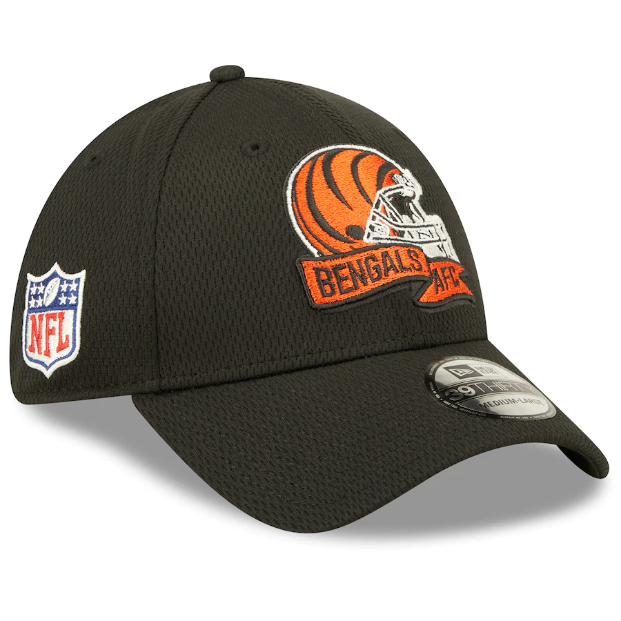 Men's New Era Black Cincinnati Bengals 2023 Sideline Cuffed Knit Hat With  Pom