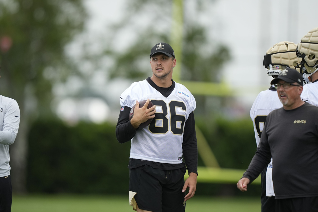 Saints bring back tight end Jimmy Graham and add guard Trai Turner