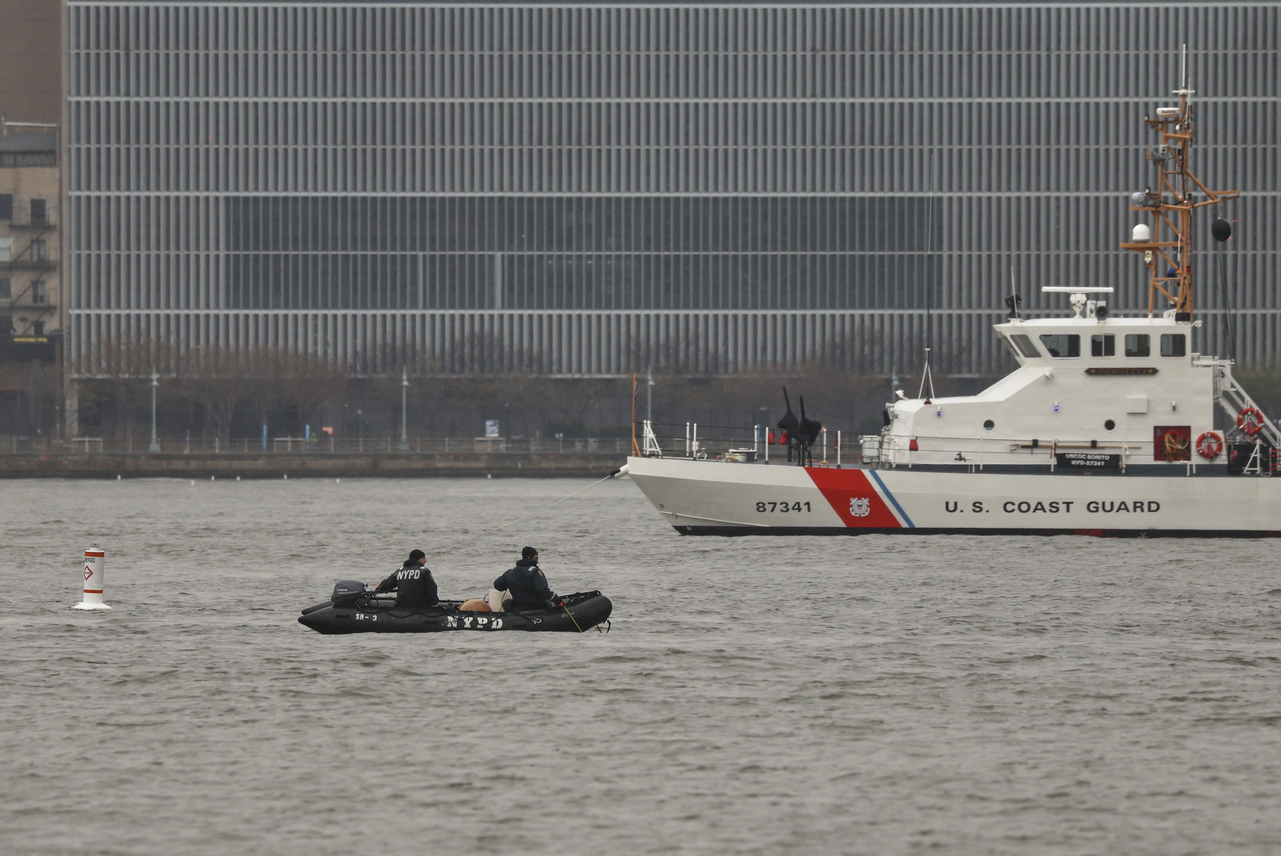 Divers resume search for helicopter parts after it crashed into