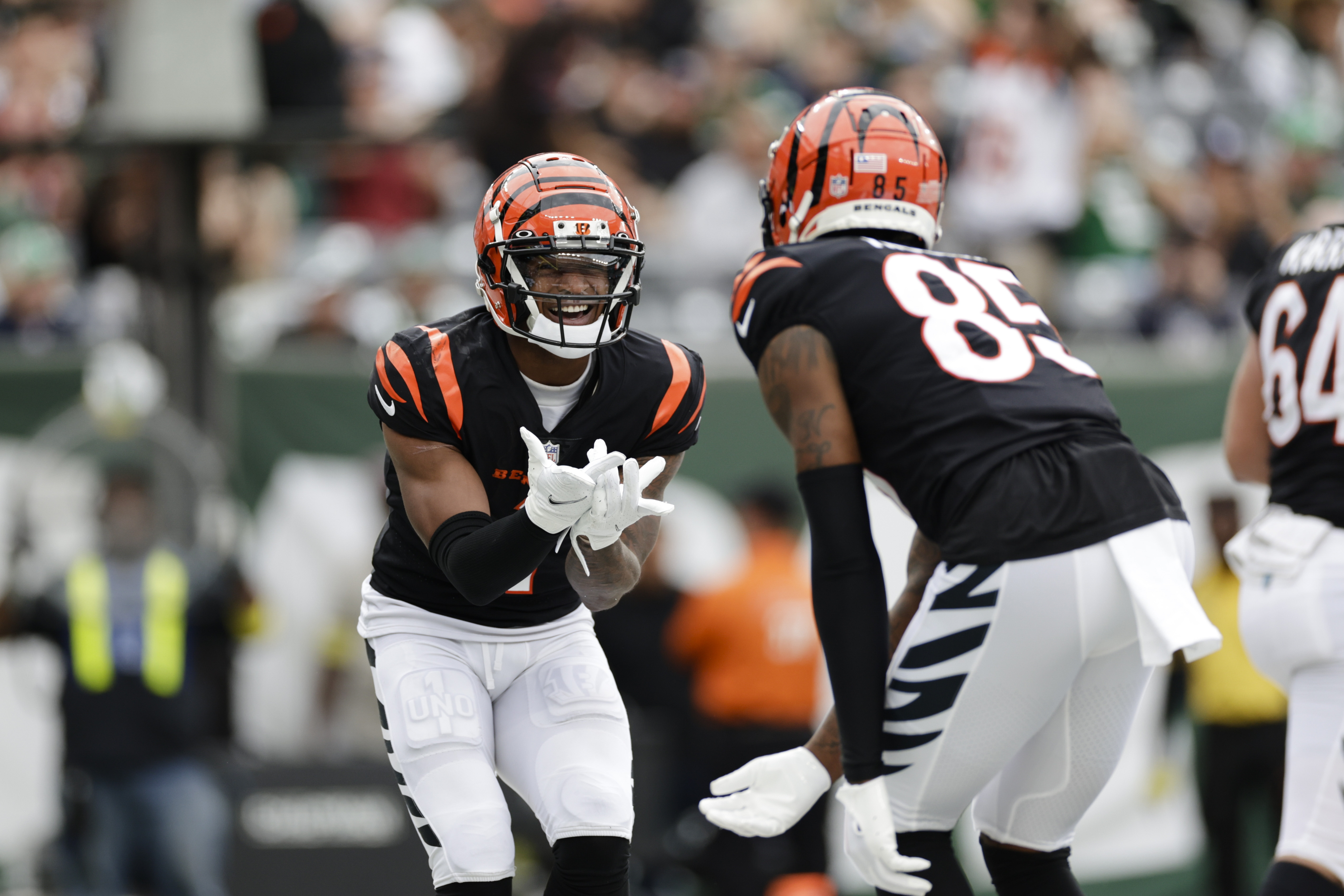 WATCH: Bengals celebrate victory over Bills in locker room