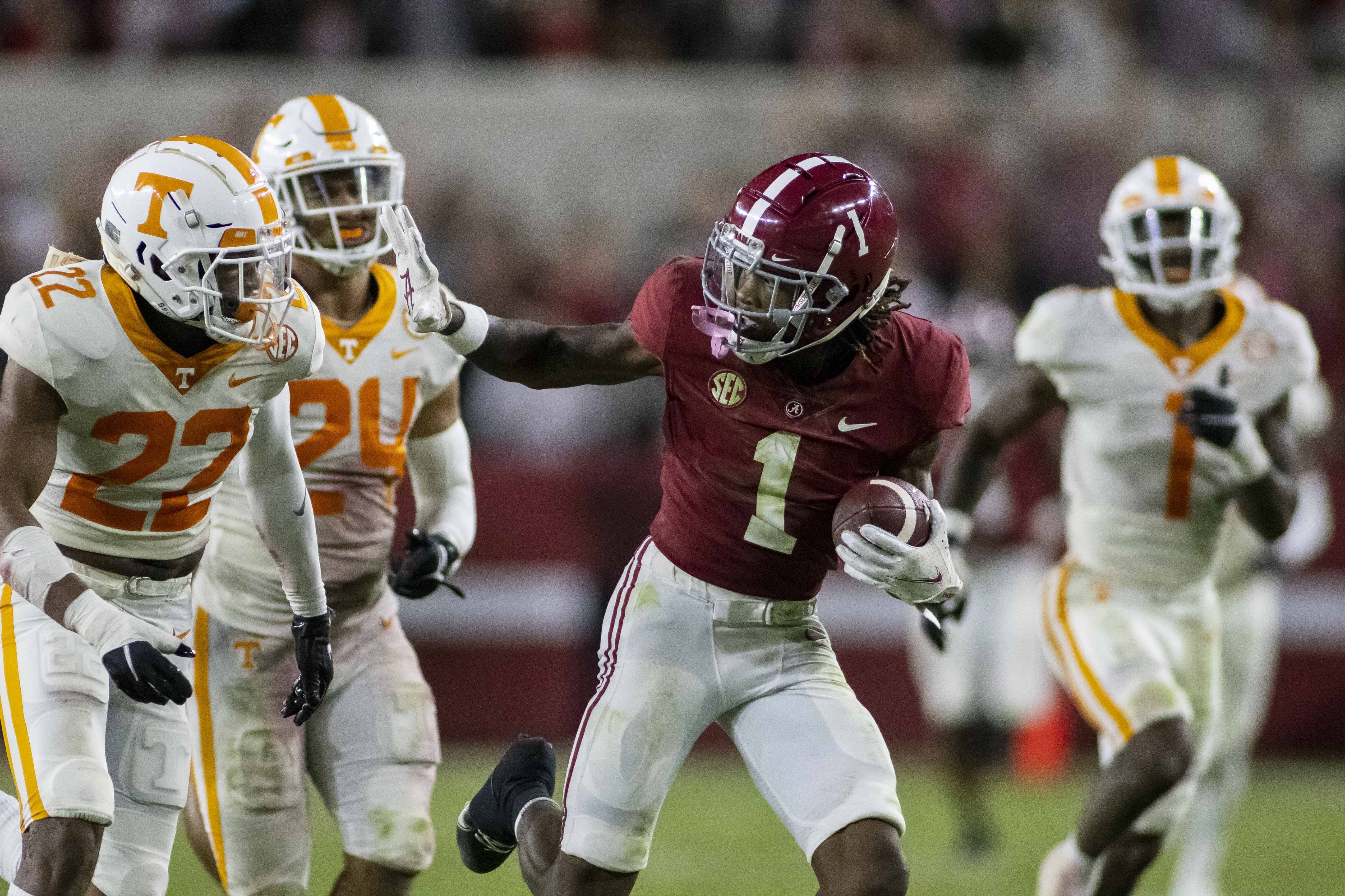 Tennessee beats Alabama on final play in high-scoring thriller