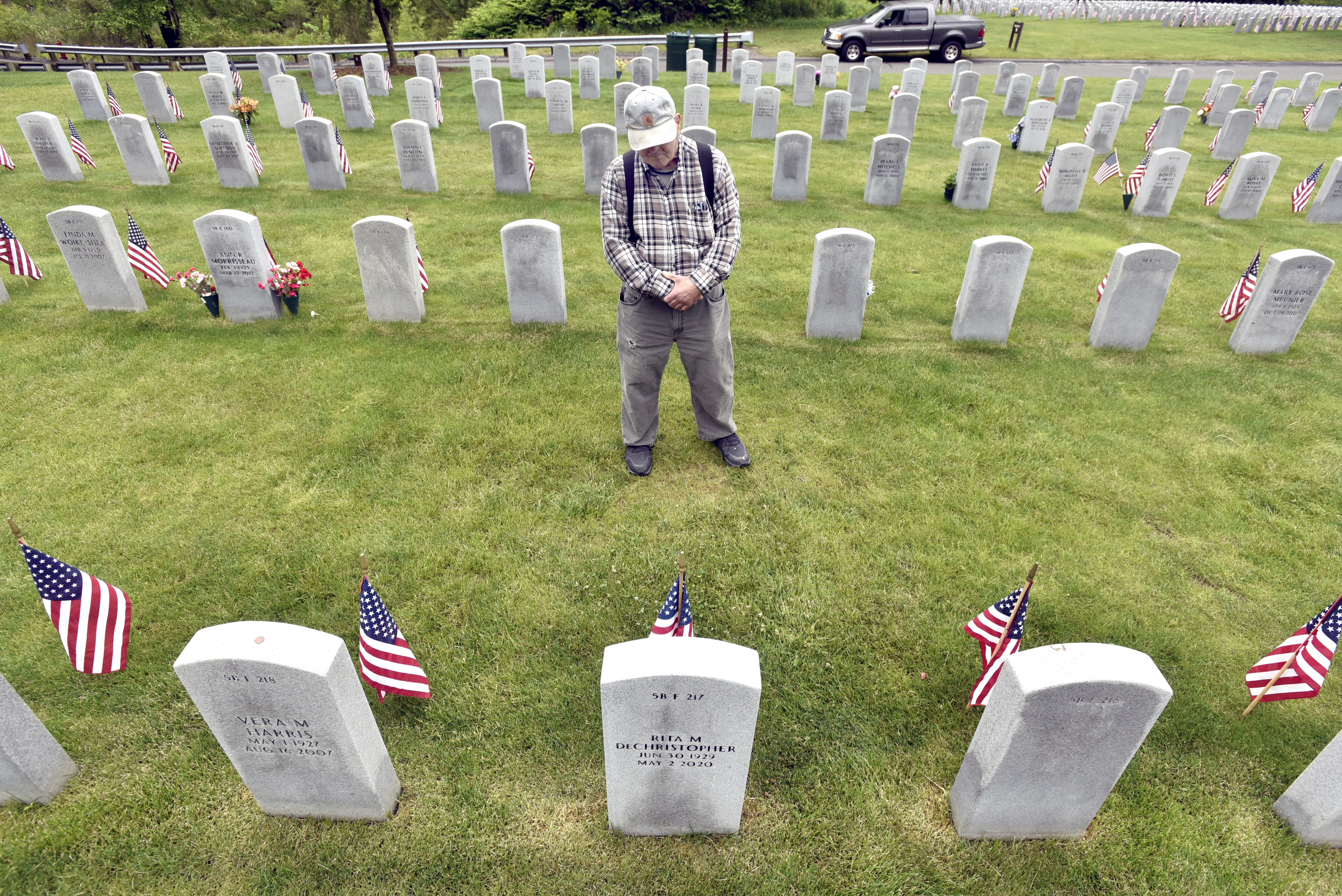 Loved ones pay Memorial Day respects at Massachusetts Veterans ...