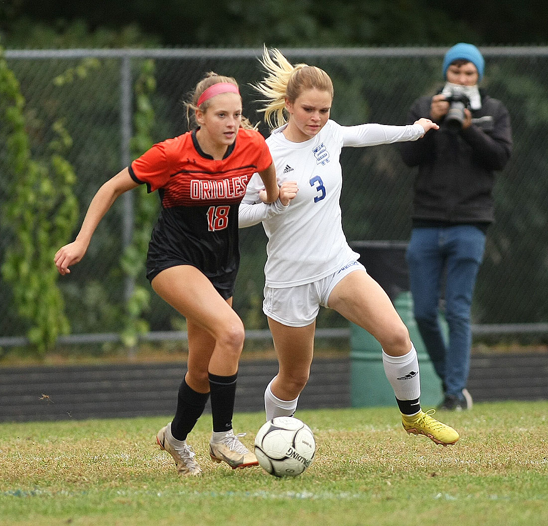 Which returning girls soccer players lead state in career goals coming into  2023? 