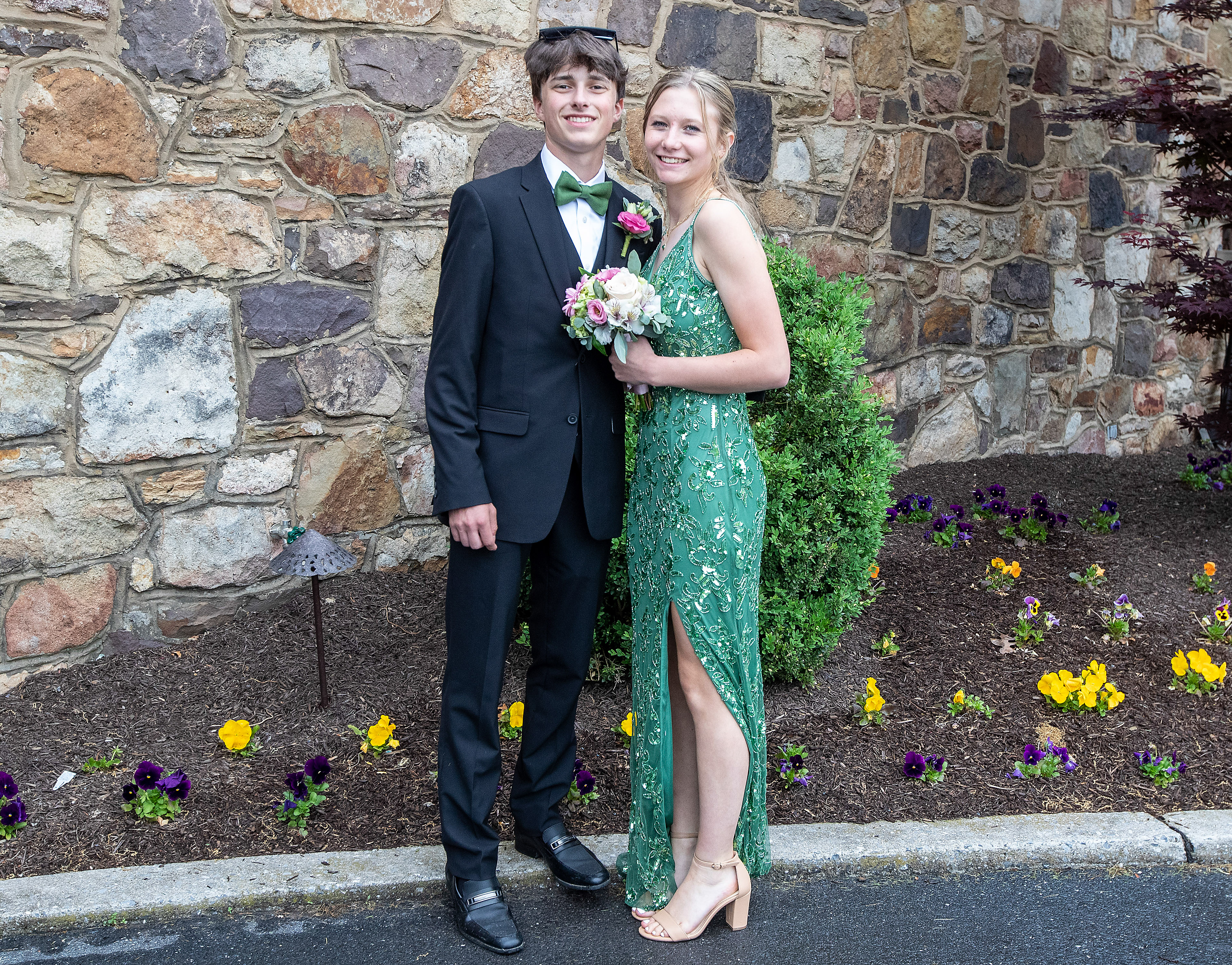 Students arrive for the 2023 Halifax High School prom - pennlive.com
