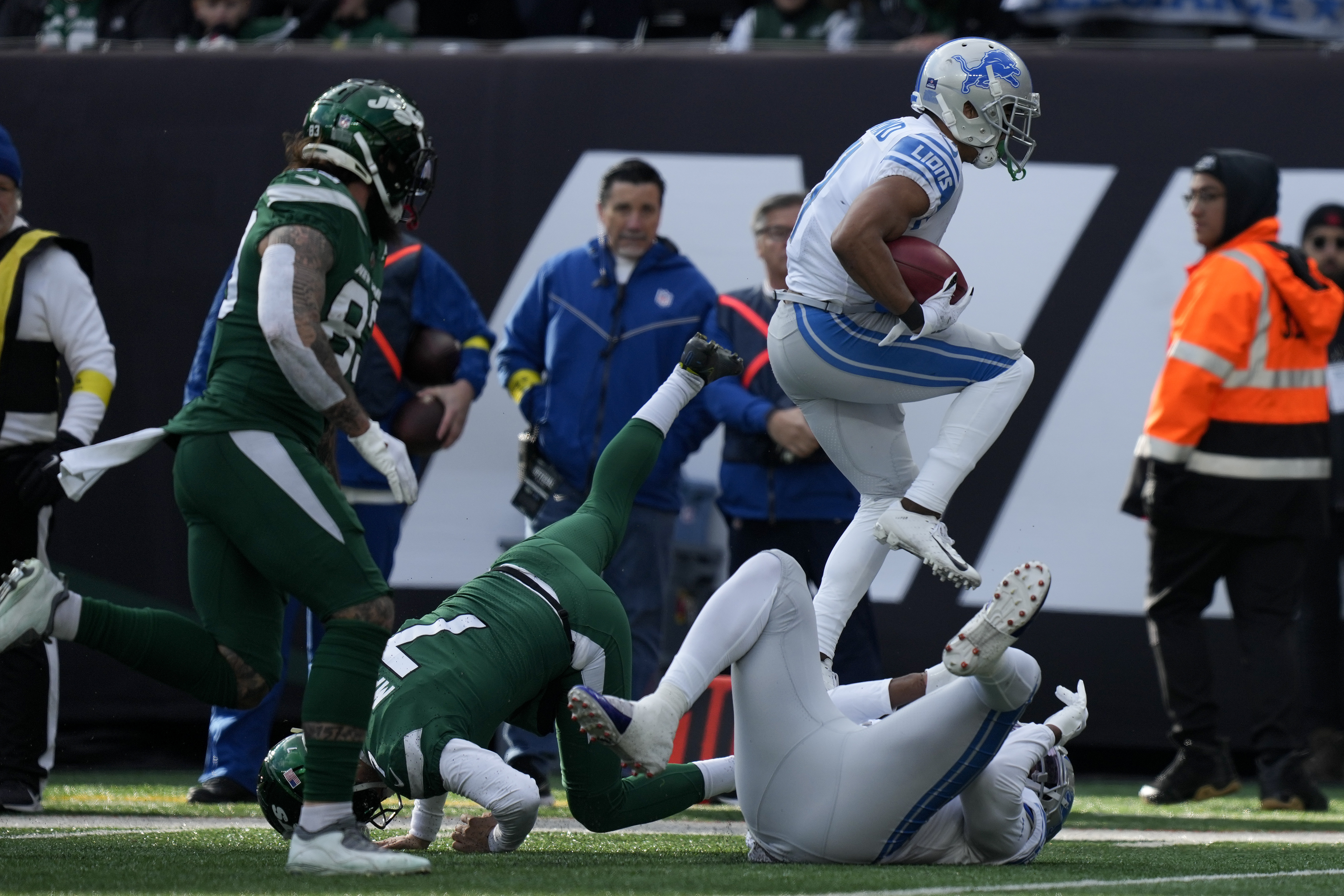 East Rutherford, NJ. 18/12/2022, Detroit Lions wide receiver Amon-Ra St.  Brown (14) makes a catch during a NFL game against the New York Jets on  Sunday, Dec. 18, 2022 in East Rutherford