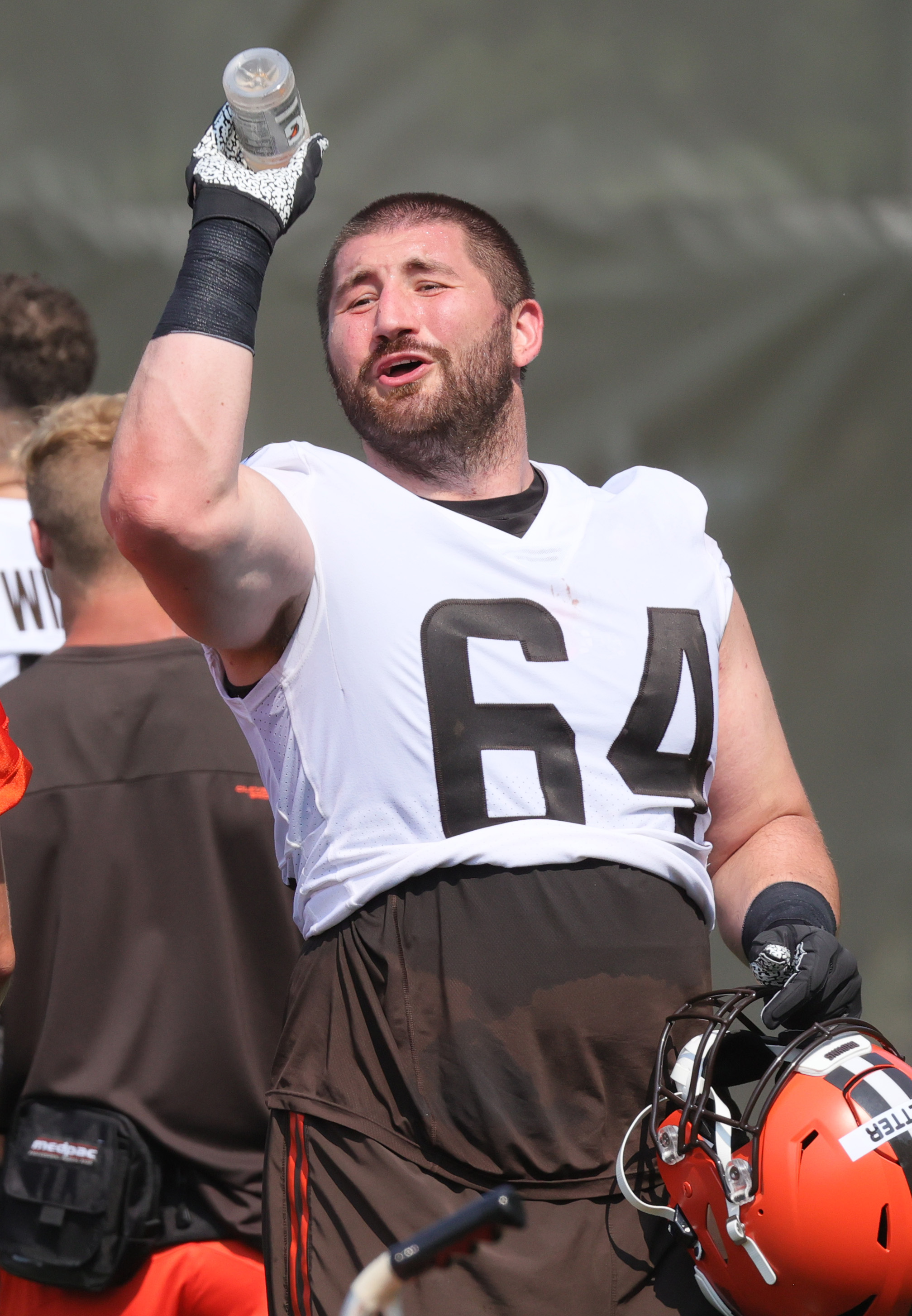 Cleveland Browns release center JC Tretter, save $8.25 million