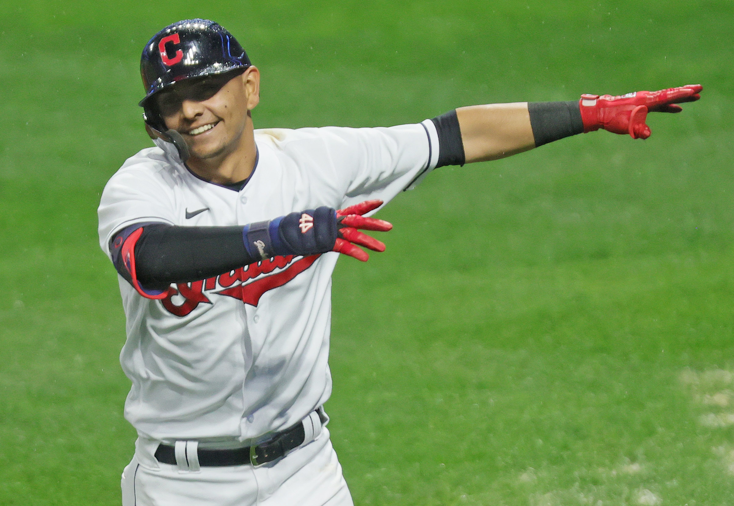 Plesac, Reyes, Luplow power Indians over White Sox 7-1