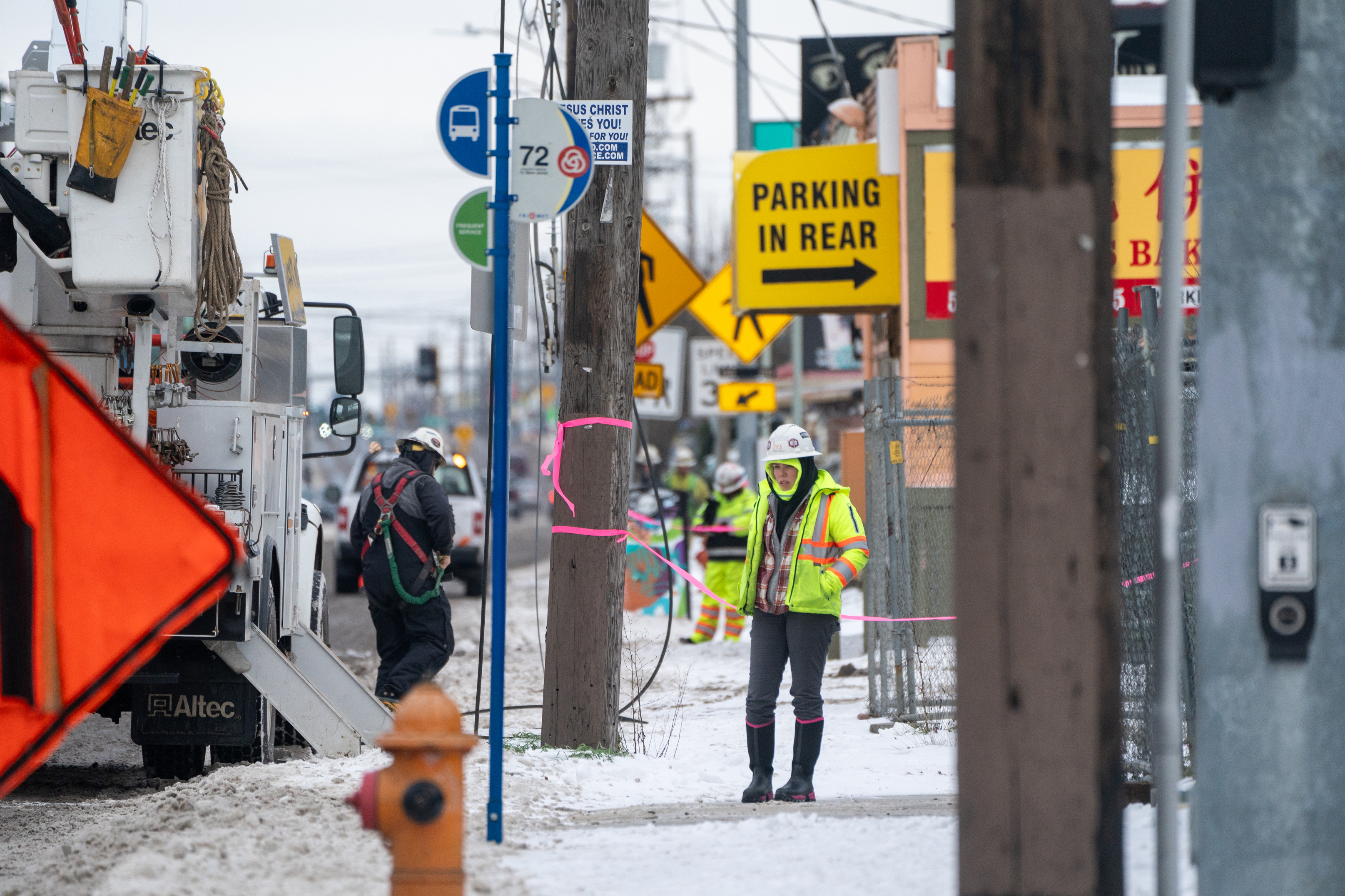Utility crews work to repair power outages in Portland - oregonlive.com