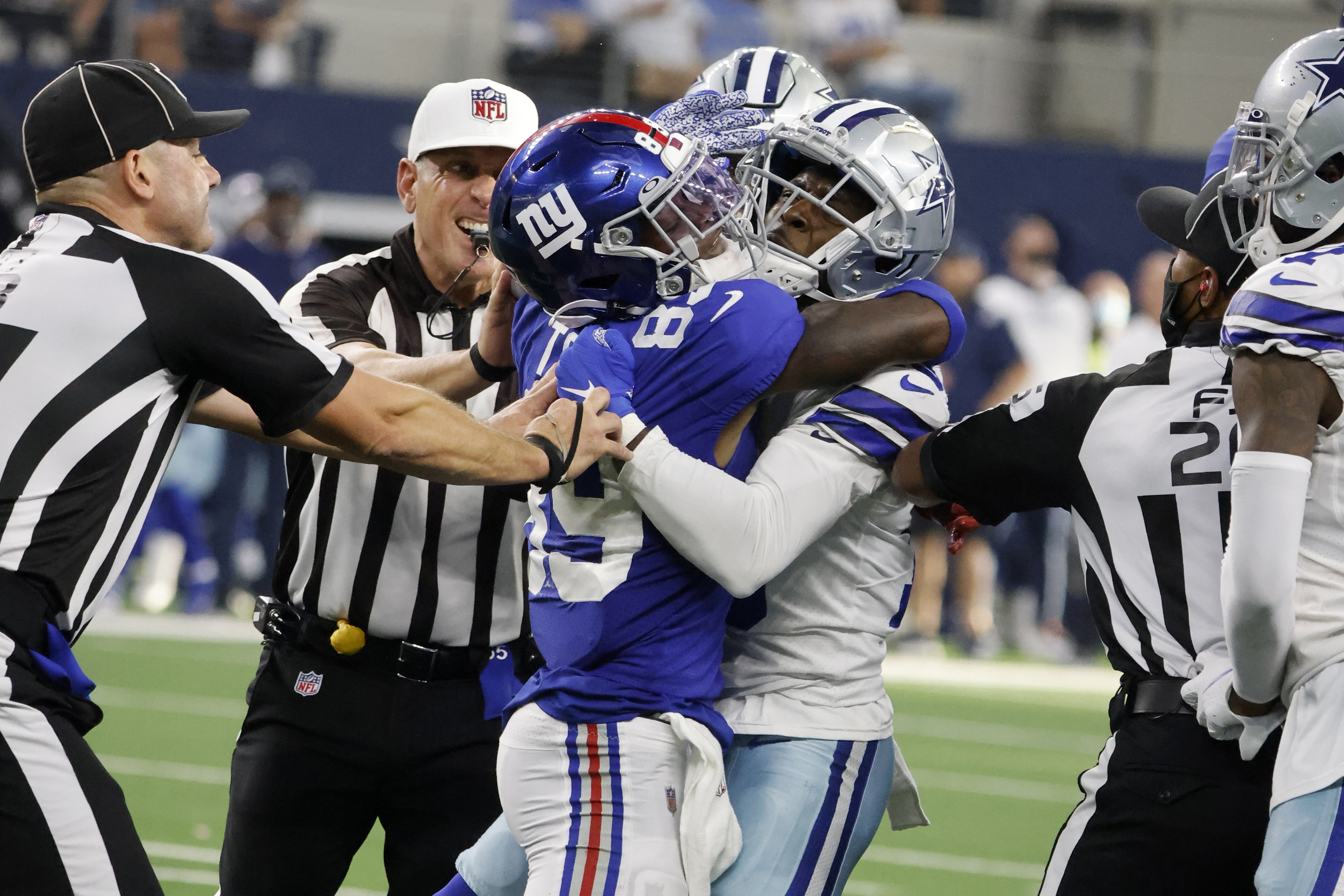 Dallas Cowboys linebacker Leighton Vander Esch (55) is seen during an NFL  football game against the New York Giants, Thursday, Nov. 24, 2022, in  Arlington, Texas. Dallas won 28-20. (AP Photo/Brandon Wade