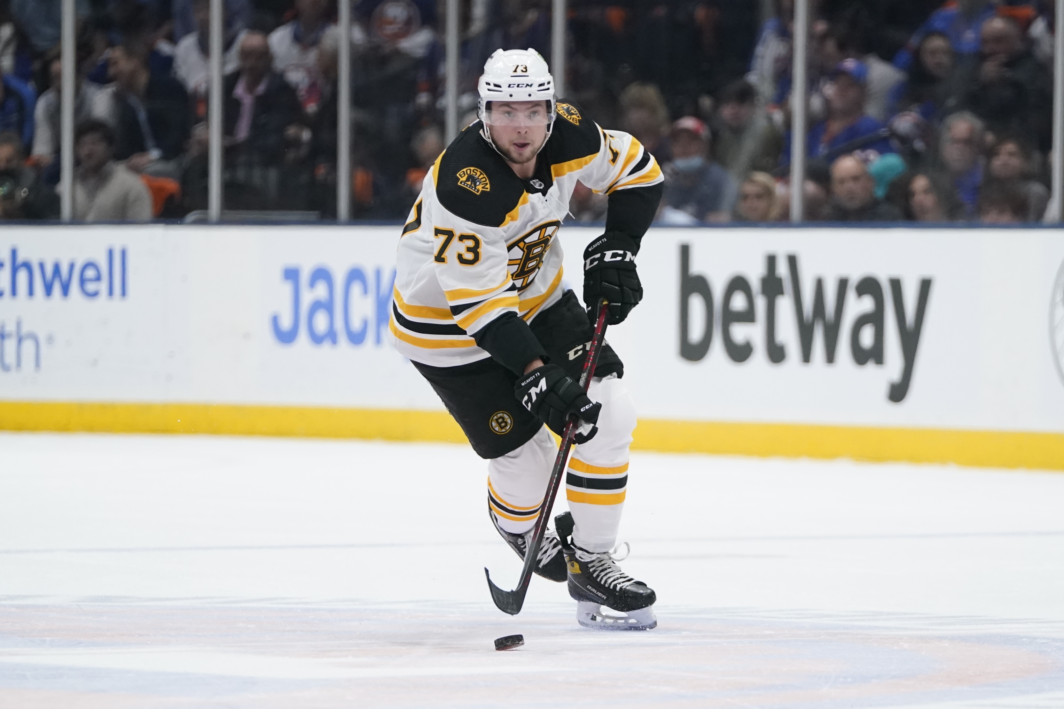 Bruins defenseman Charlie McAvoy expected to make 2022-23 debut