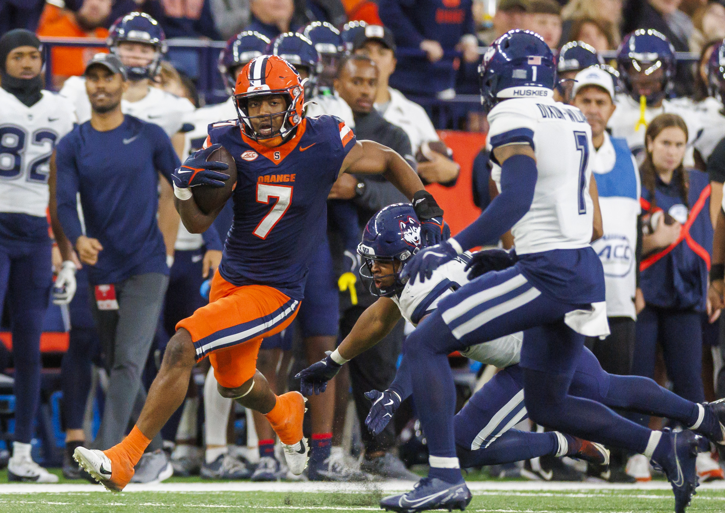 Syracuse Orange football throws down against the Connecticut Huskies at
