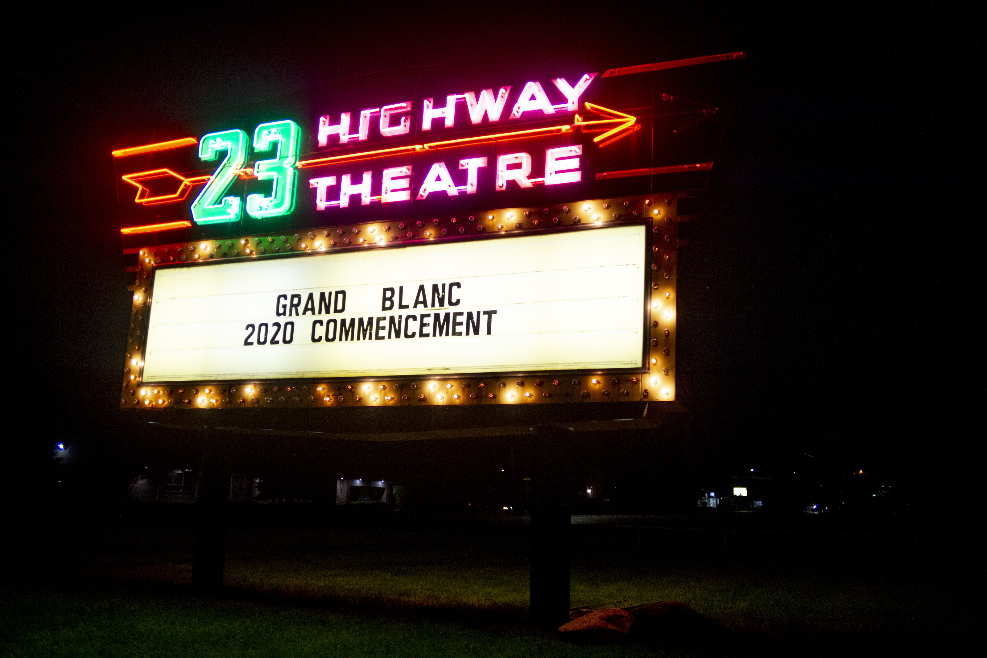 Grand Blanc High School Class Of Celebrated At Unique Drive In Commencement Ceremony Mlive Com