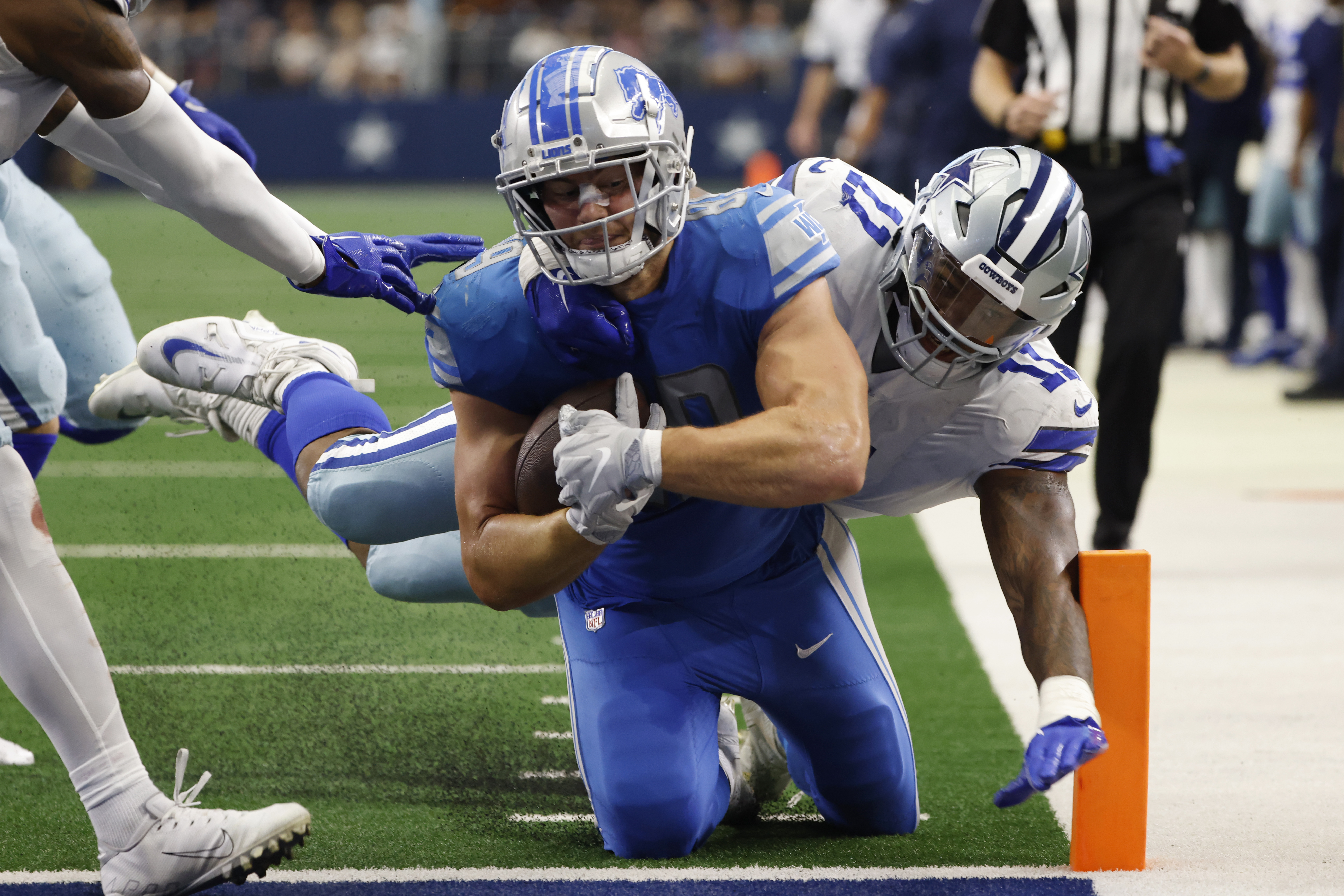 Detroit Lions vs Dallas Cowboys: Refs throw flag for pass