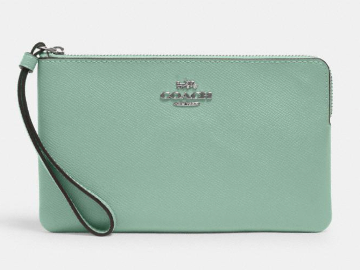 This cute Coach Outlet bag is 70% off right now — plus 10 more deals  starting at $29