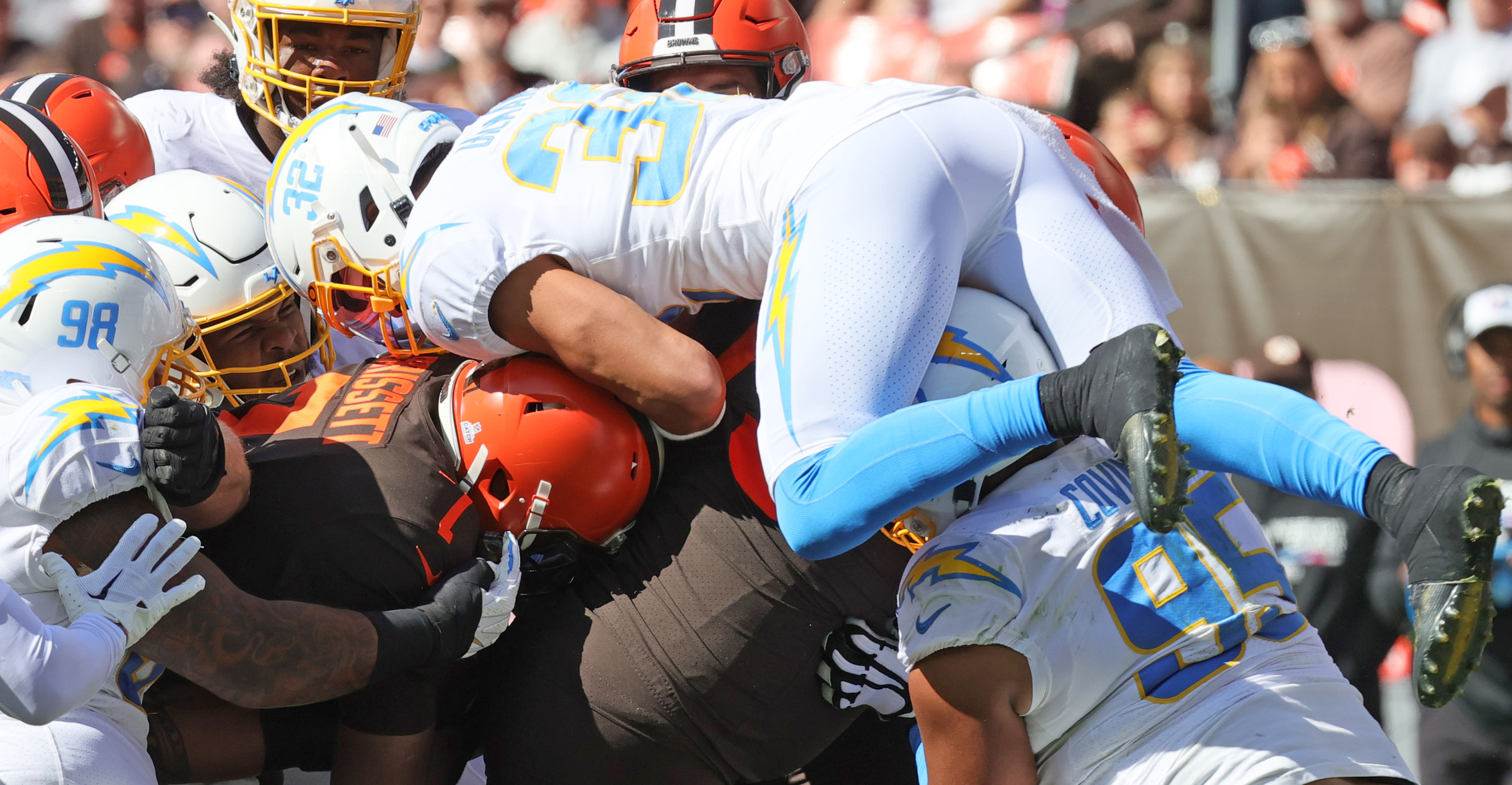 photographers favorite photos from Cleveland Browns' 30-28  loss to Los Angeles Chargers 