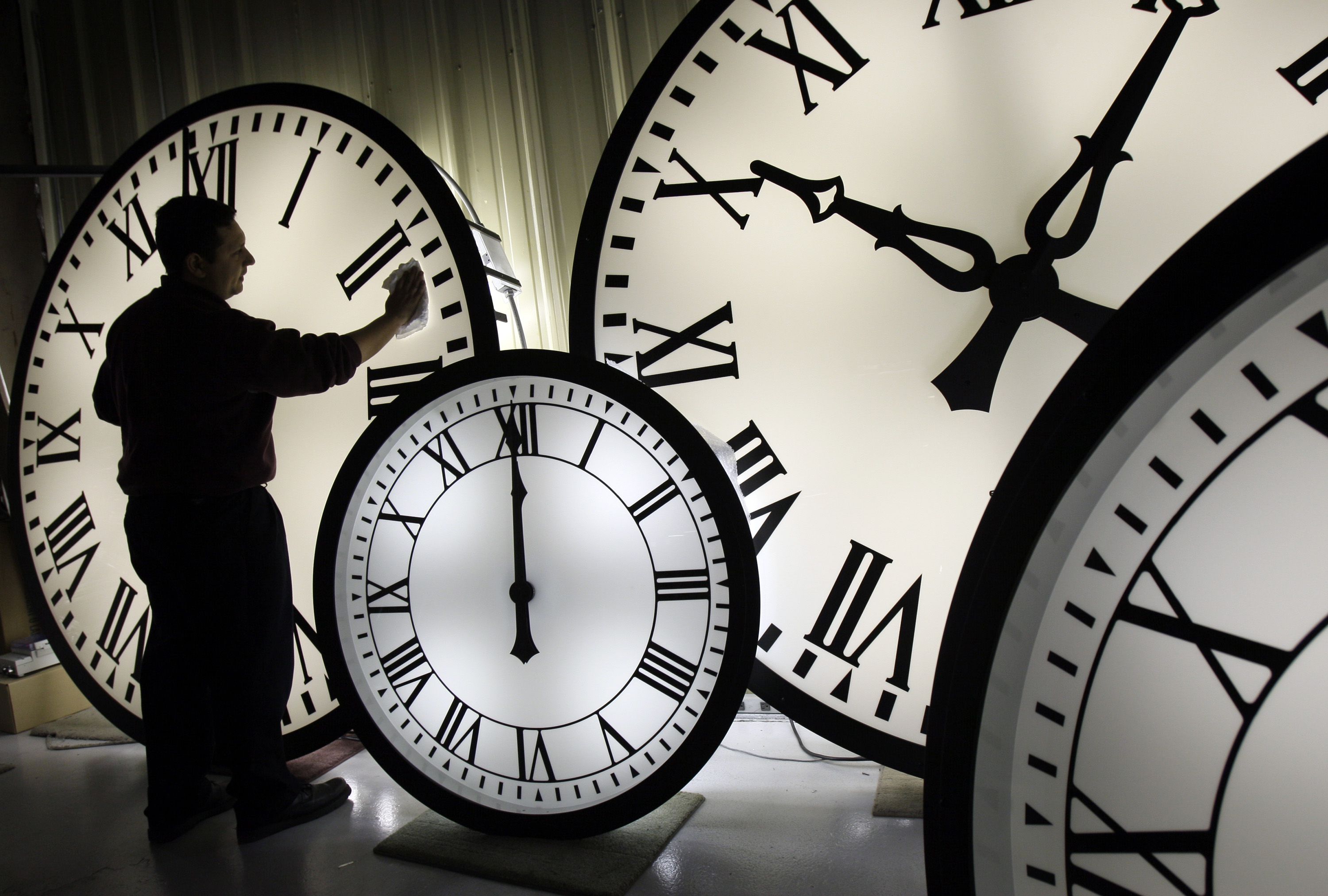 CLOCK CHANGE, Daylight Saving Time ends on Nov. 6, News