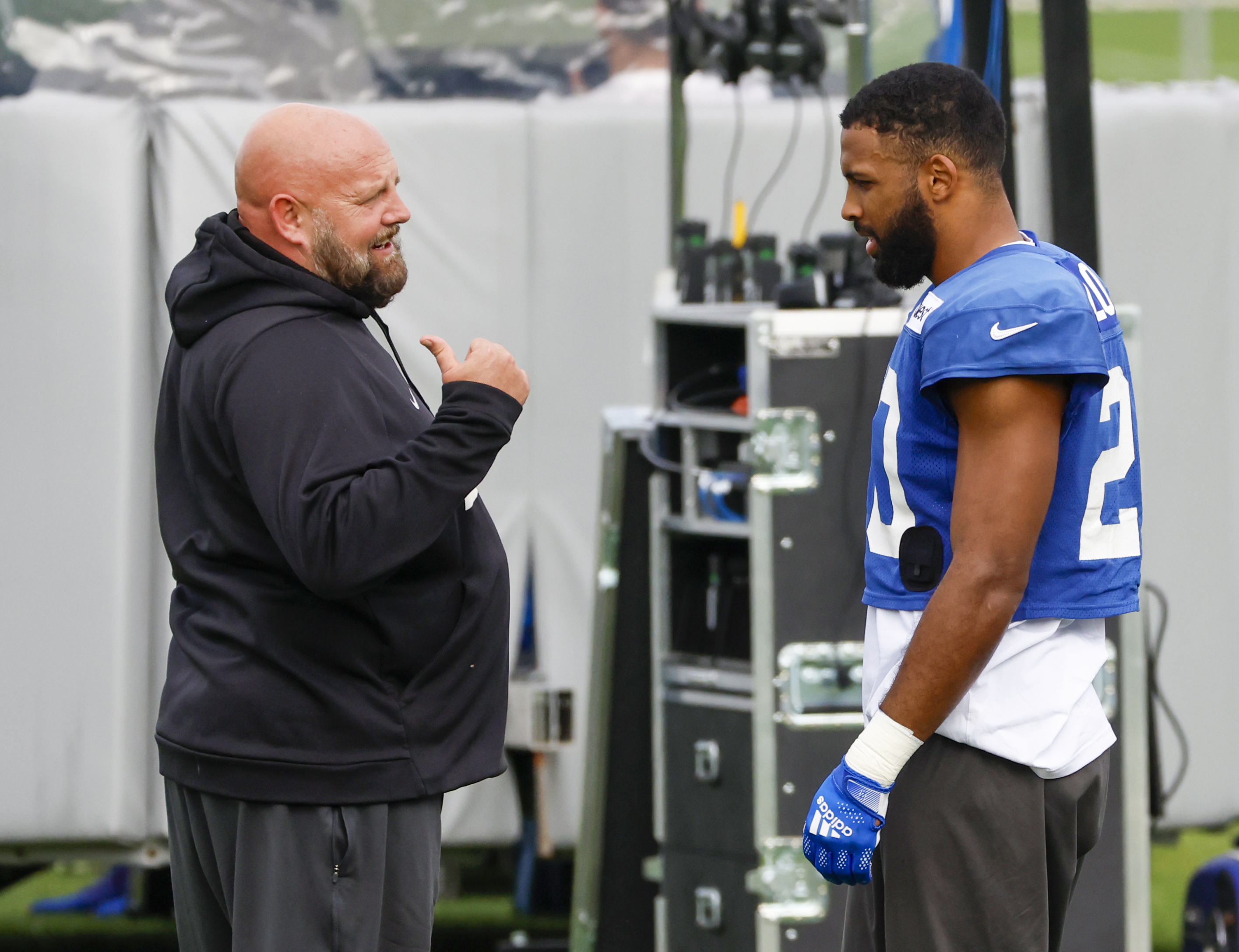 New York Giants head coach Brian Daboll speaks with safety Julian Love (20) during practice on Wednesday, Oct. 26, 2022. 