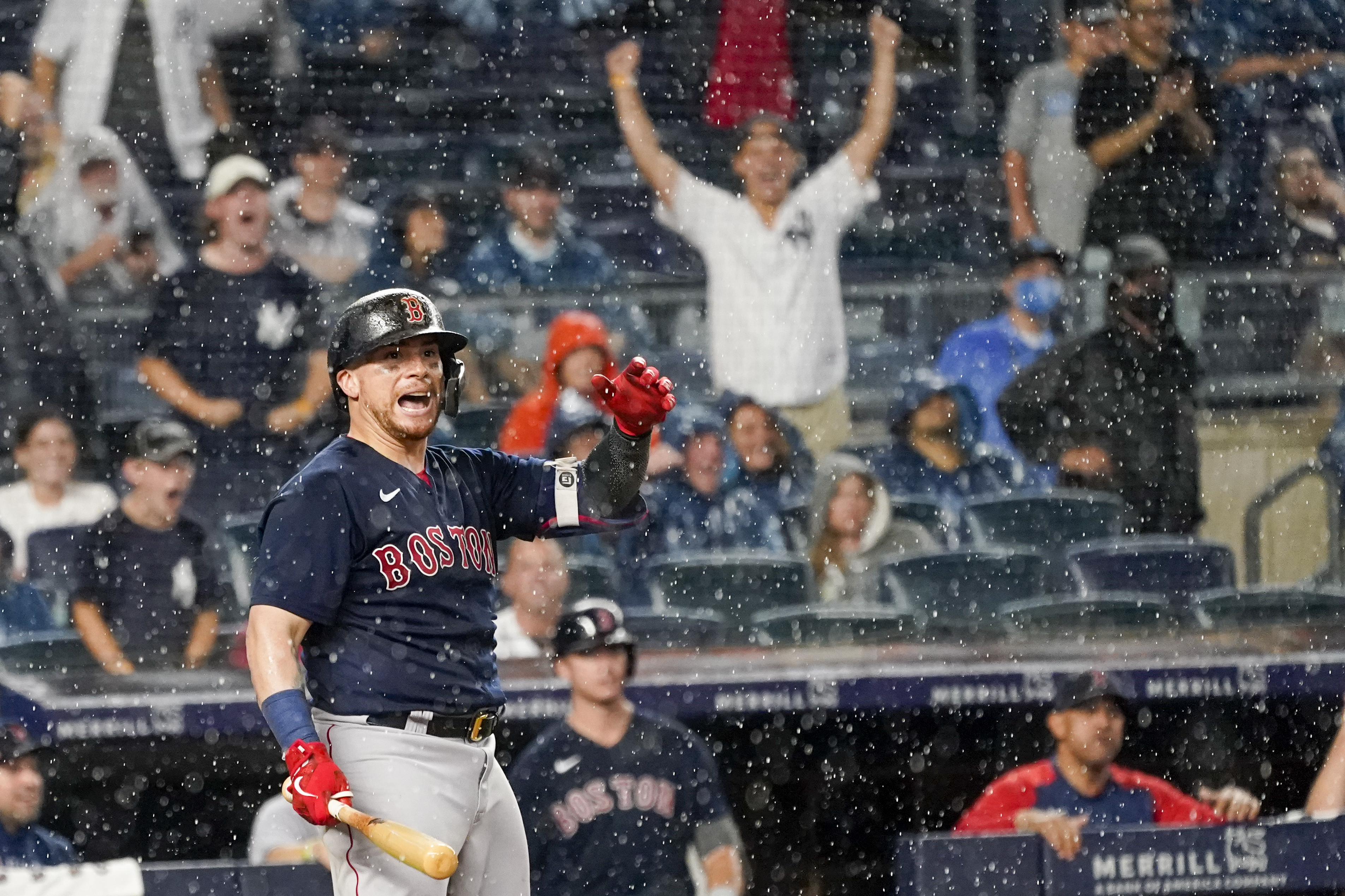 Red Sox wait out rain, beat Yanks