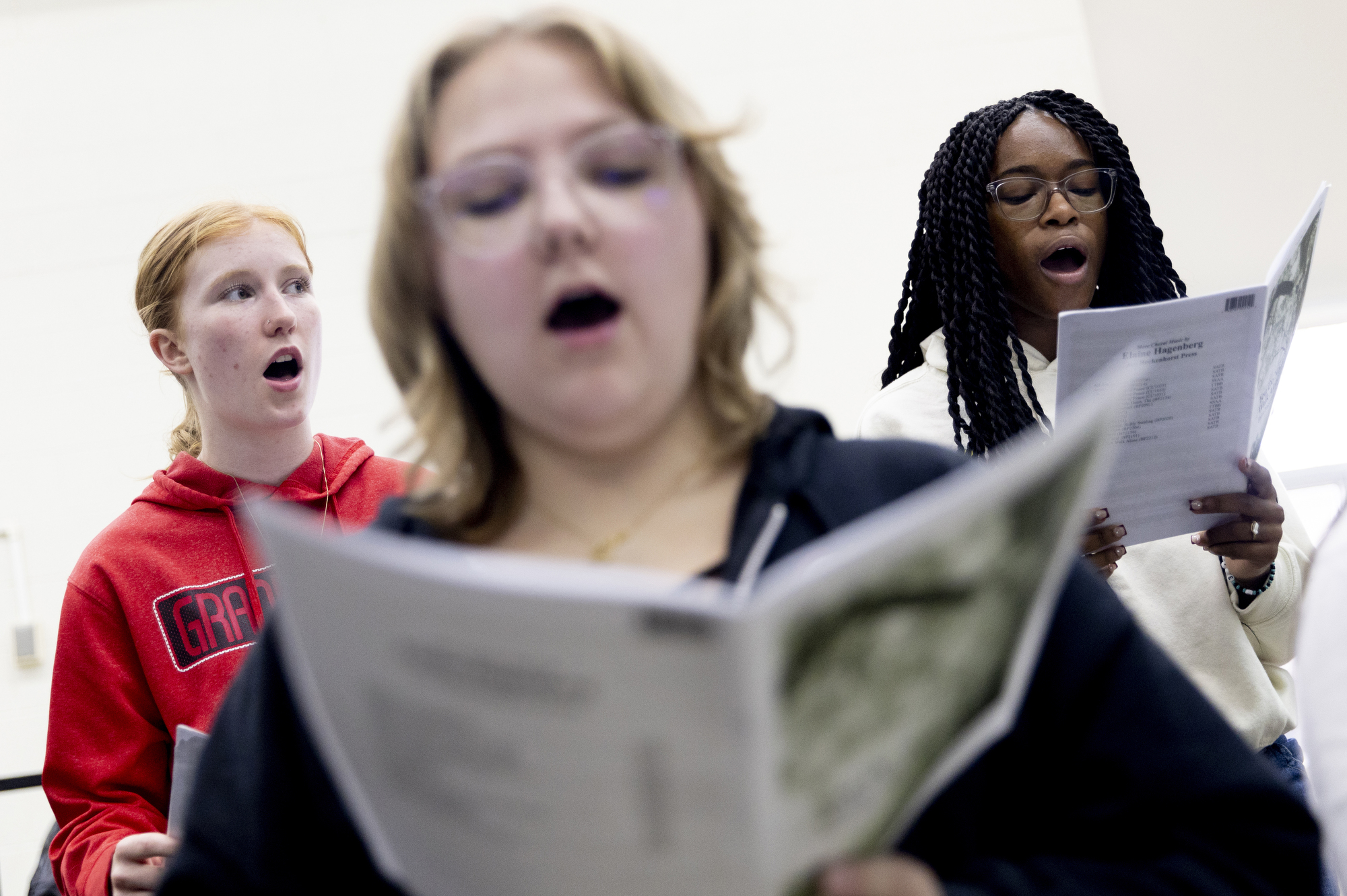 michigan-high-school-choir-aims-to-stun-in-once-in-a-lifetime-show