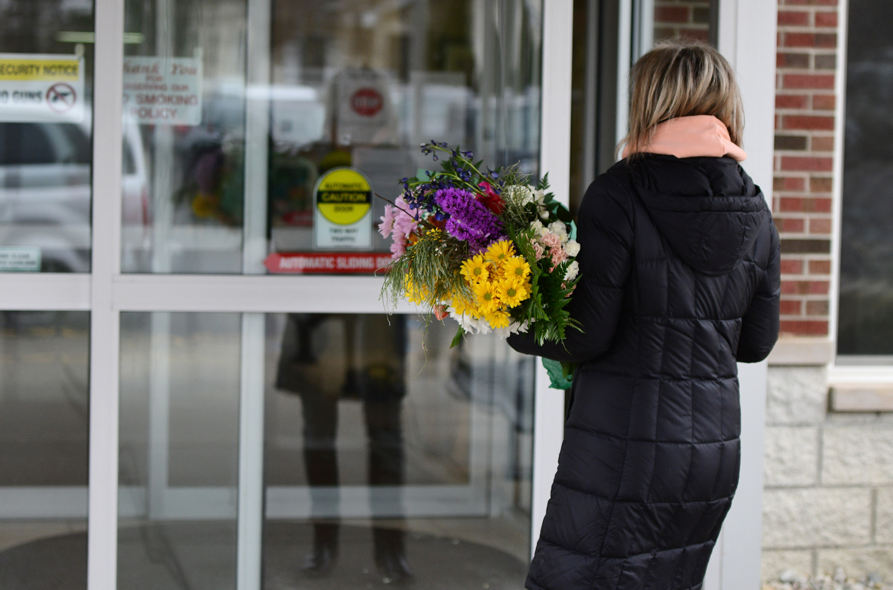 Jackson florist donates flowers to care home