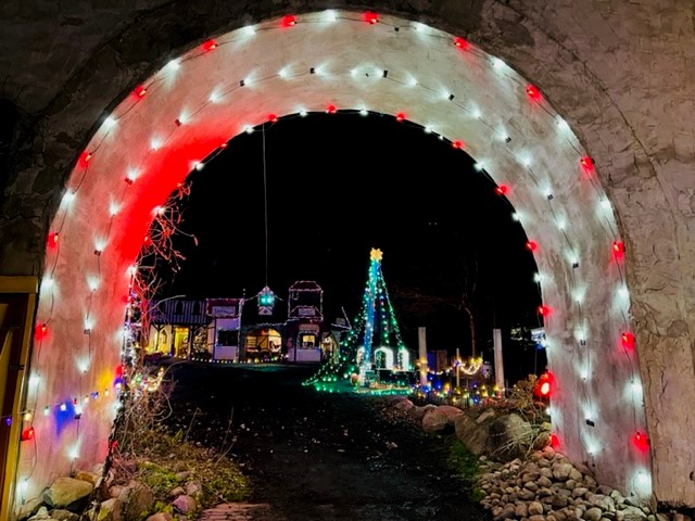 Flushing Mi Christmas Lights 2022 It's Christmas In The 1500S At This Michigan Outdoor Holiday Lights Walk -  Mlive.com