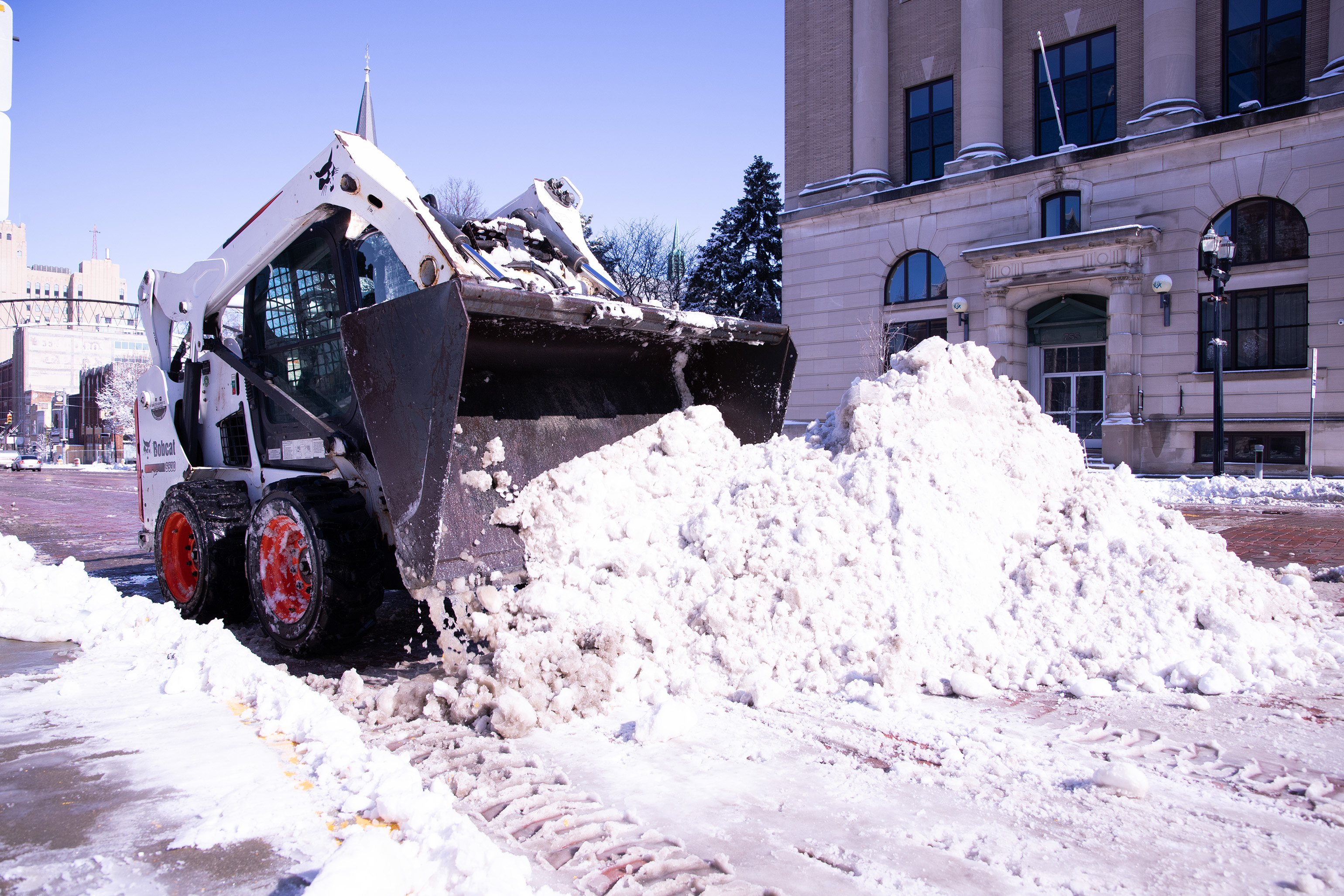 Large snowstorm drops 5 inches of snow in Flint, 9 inches in Lapeer ...