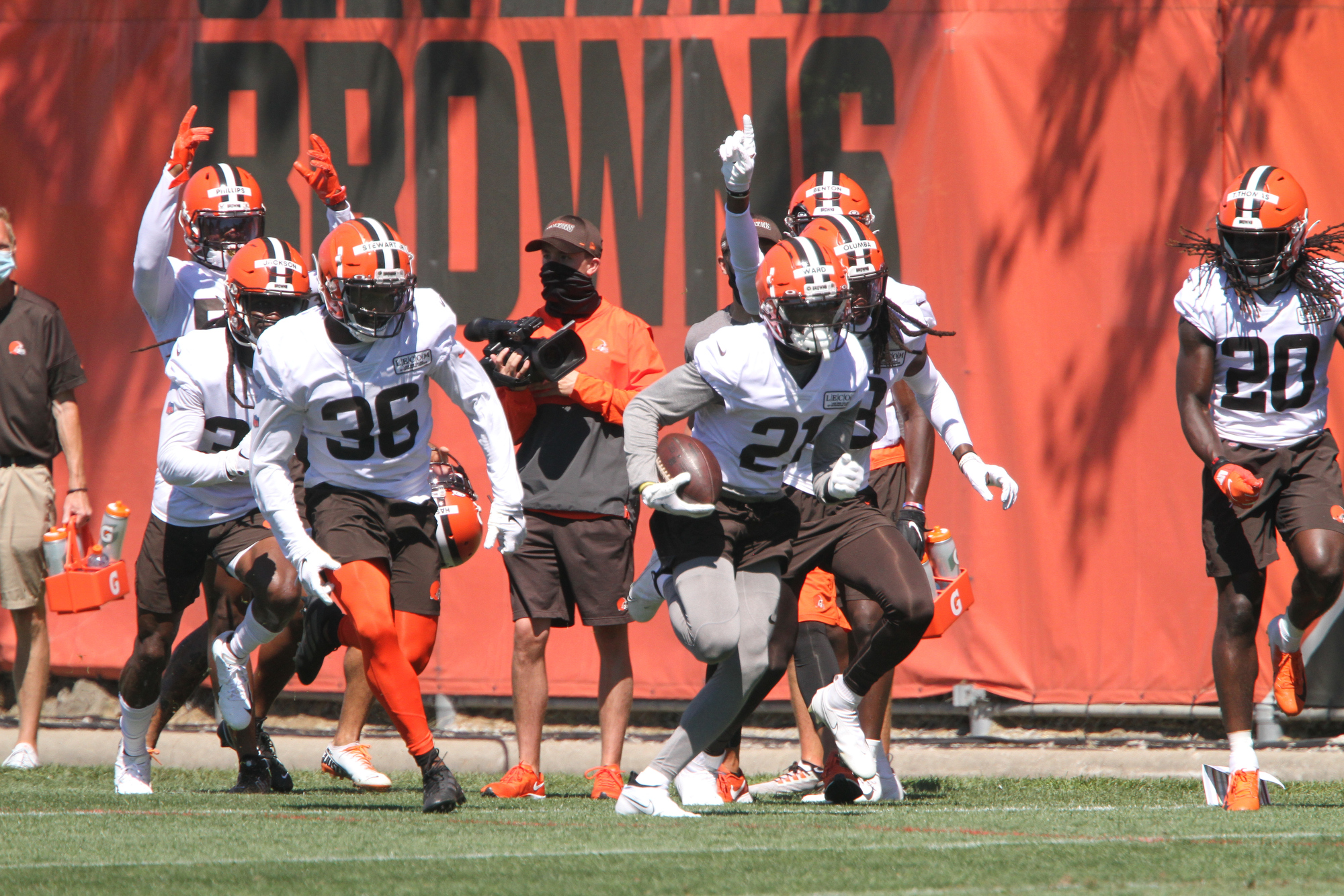 Cleveland Browns Activate Wyatt Teller; Waive Dontrell Hilliard