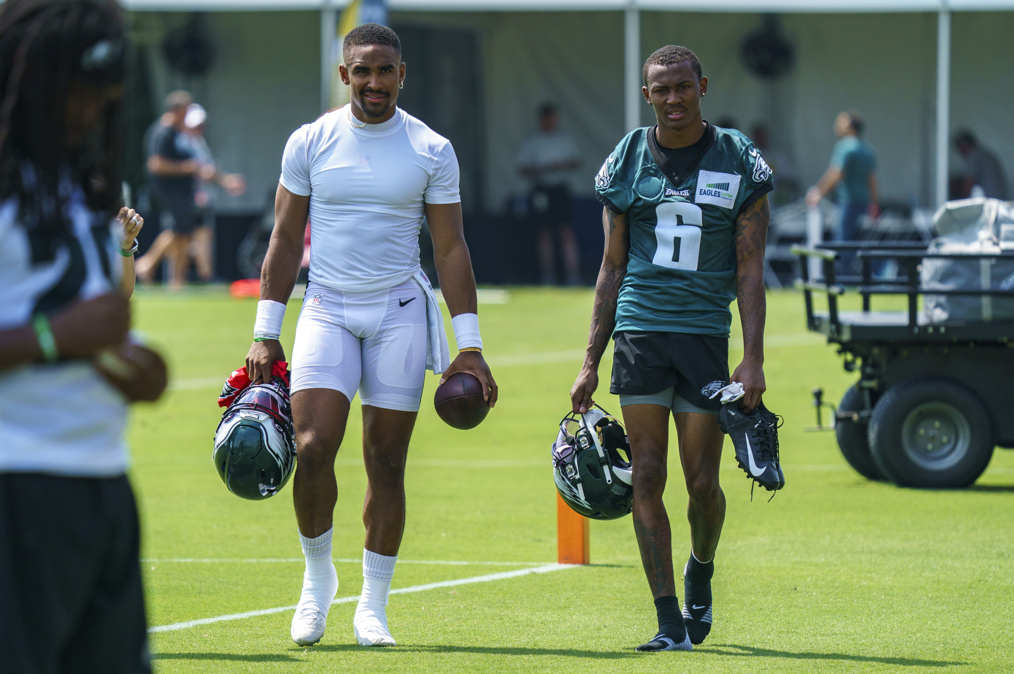 DeVonta Smith is officially bringing his No. 6 jersey to the Eagles