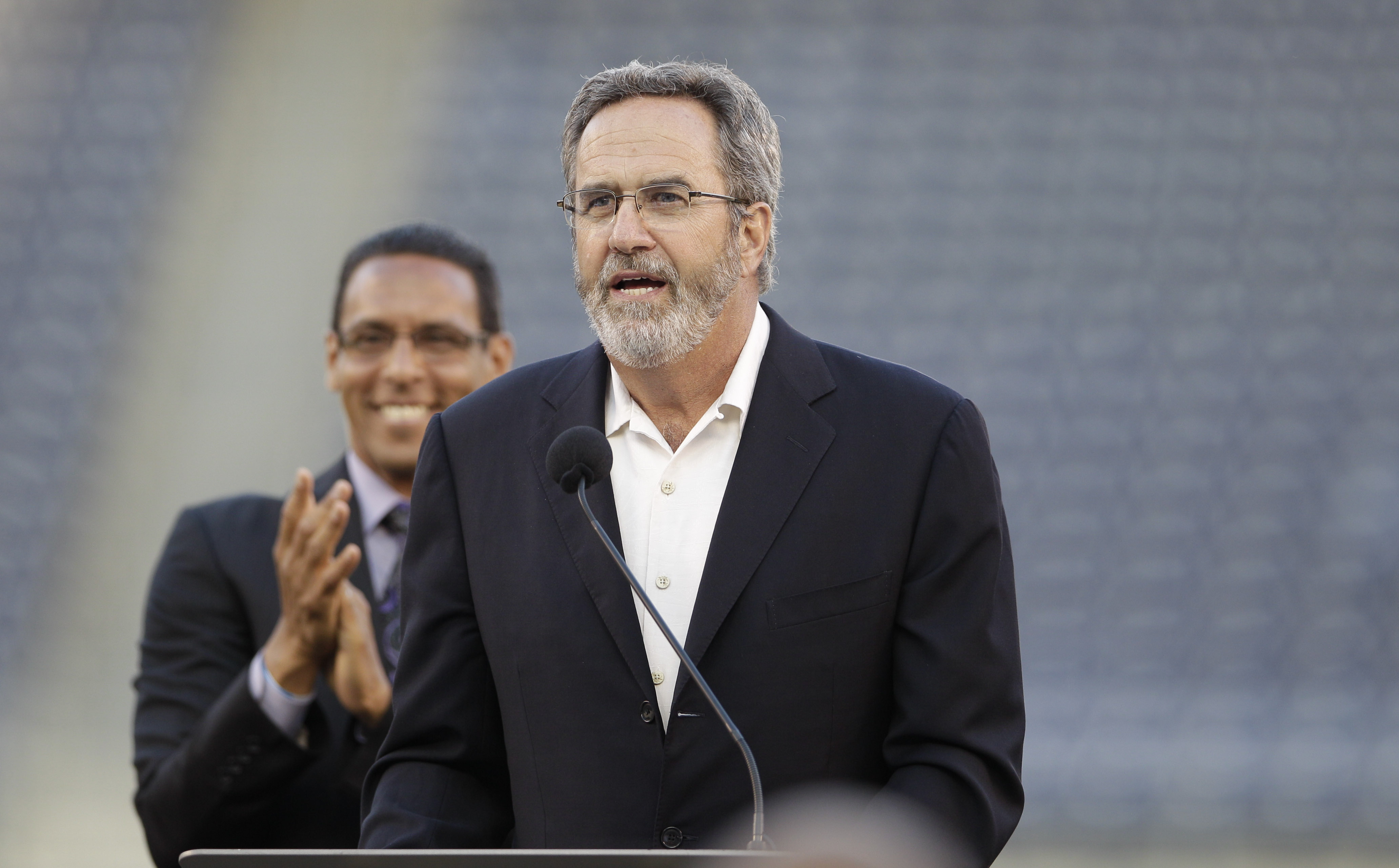 CBS axes NFL analyst Dan Fouts, replaces him with Charles Davis