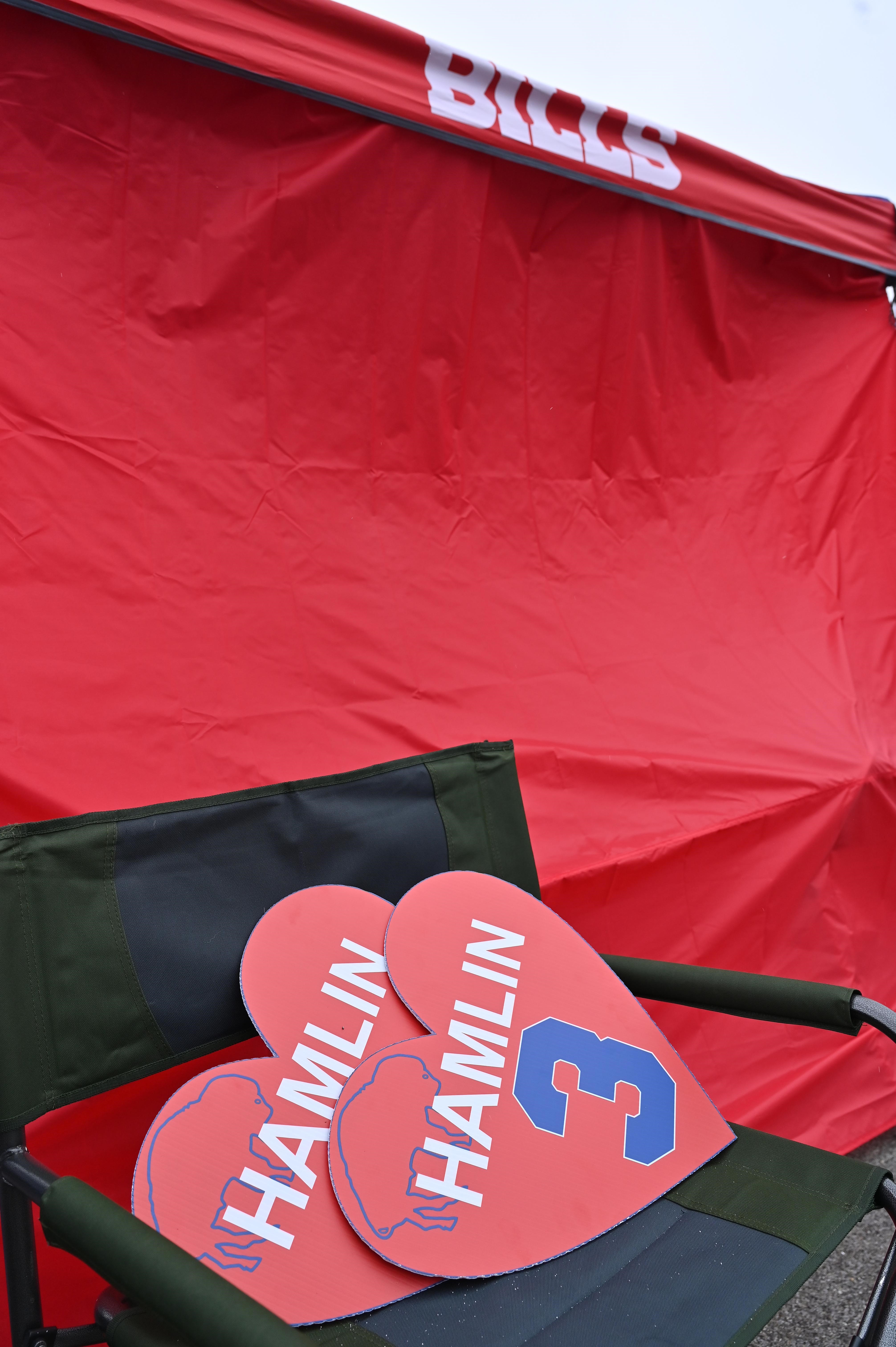 Photos of Damar Hamlin tributes spotted at Bengals vs. Ravens tailgate