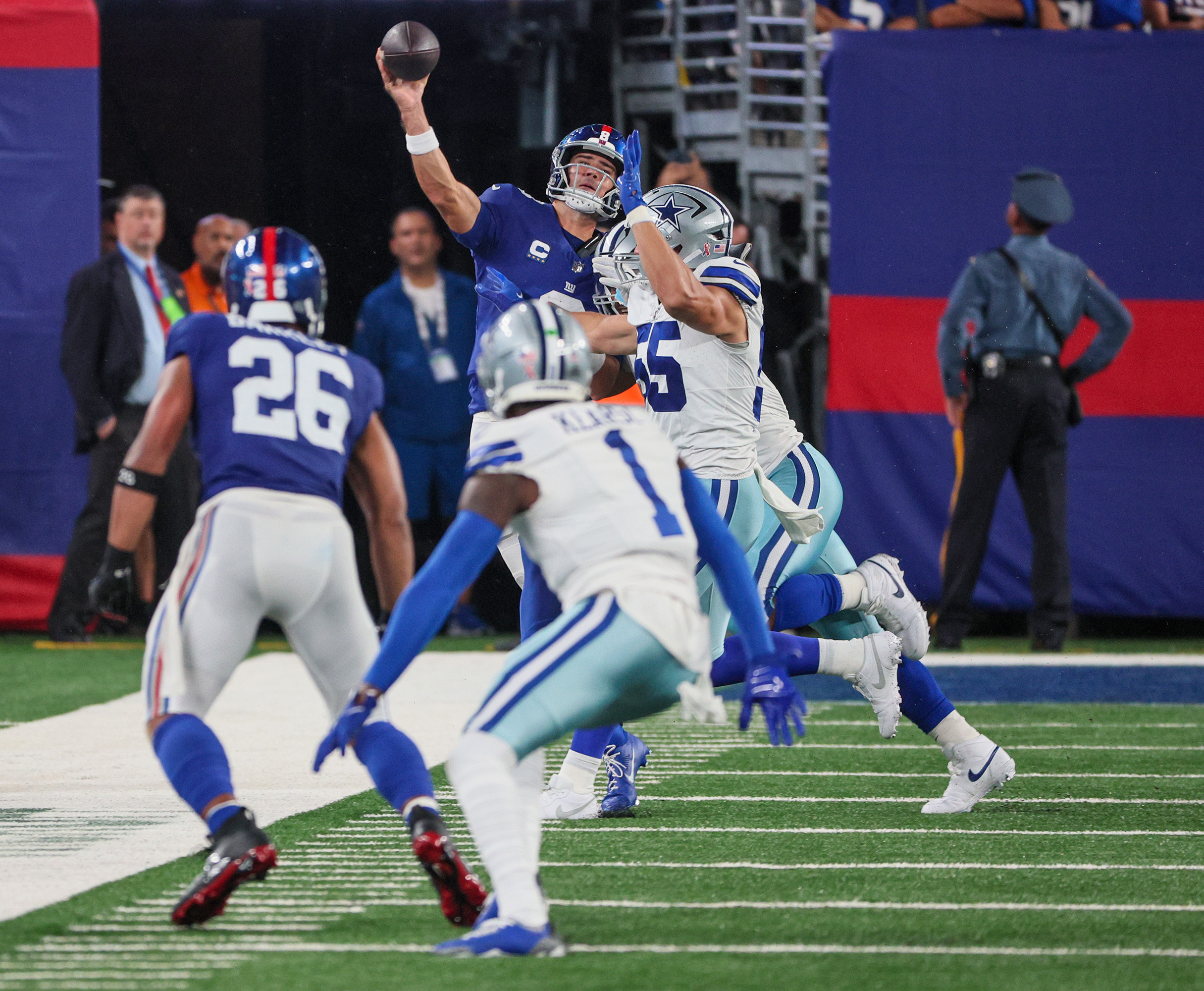 Giants completely embarrassed in 40–0 Cowboys ass-kicking