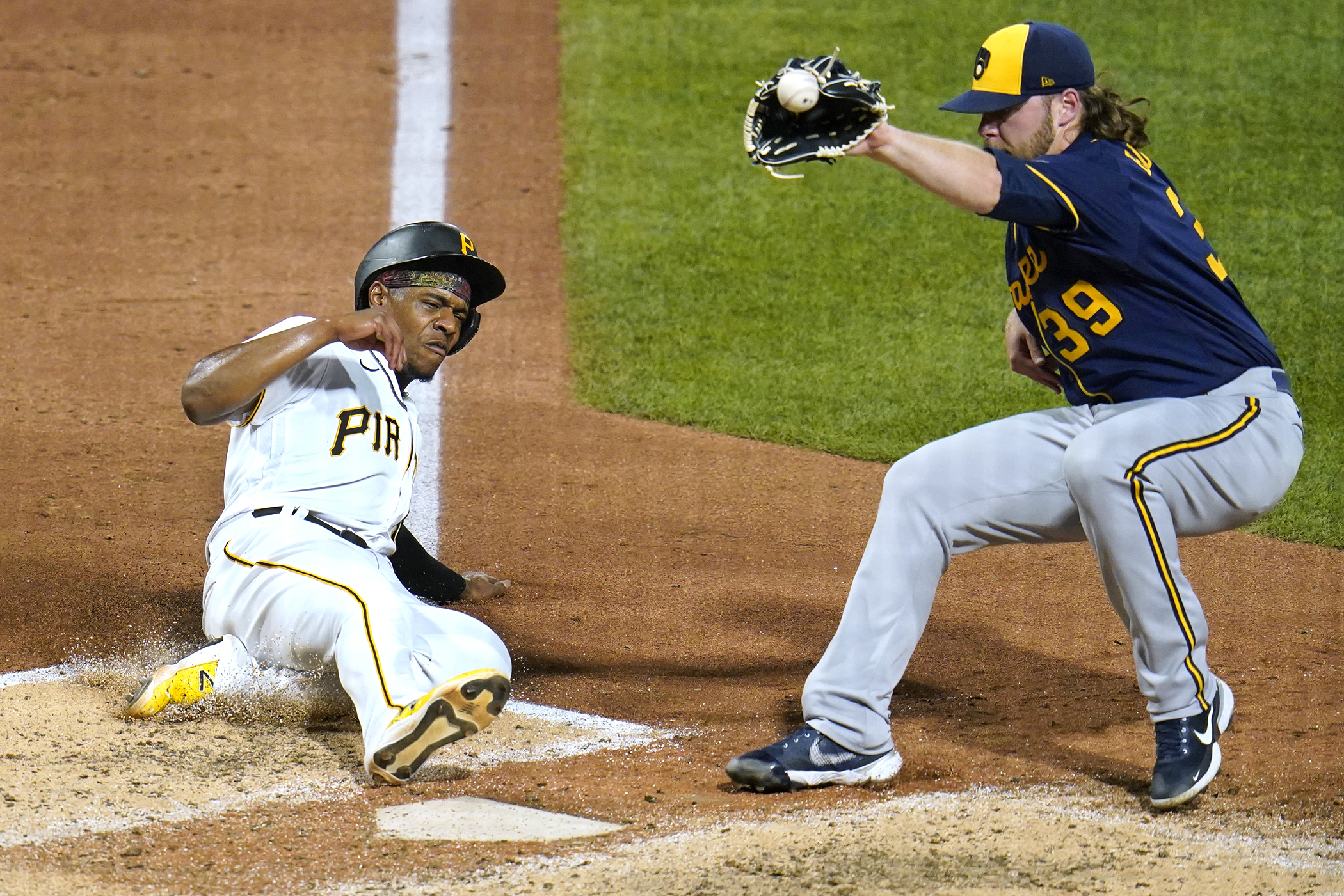 Pittsburgh Pirates and Milwaukee Brewers played an amazing game in