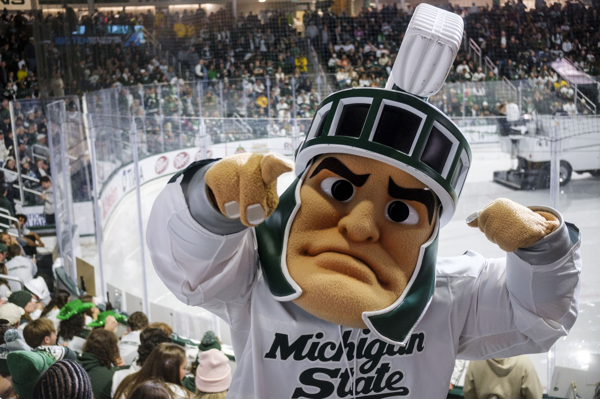 Michigan and Michigan State ice hockey face off for Big Ten ...