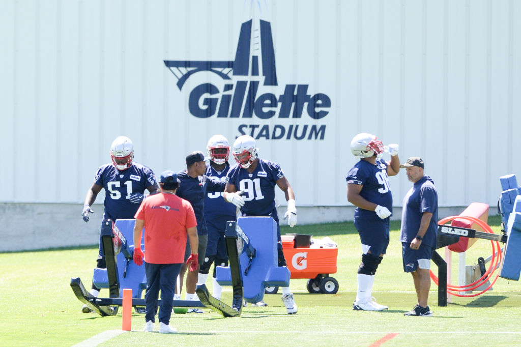 Rookie Christian Barmore working and learning with Patriots 