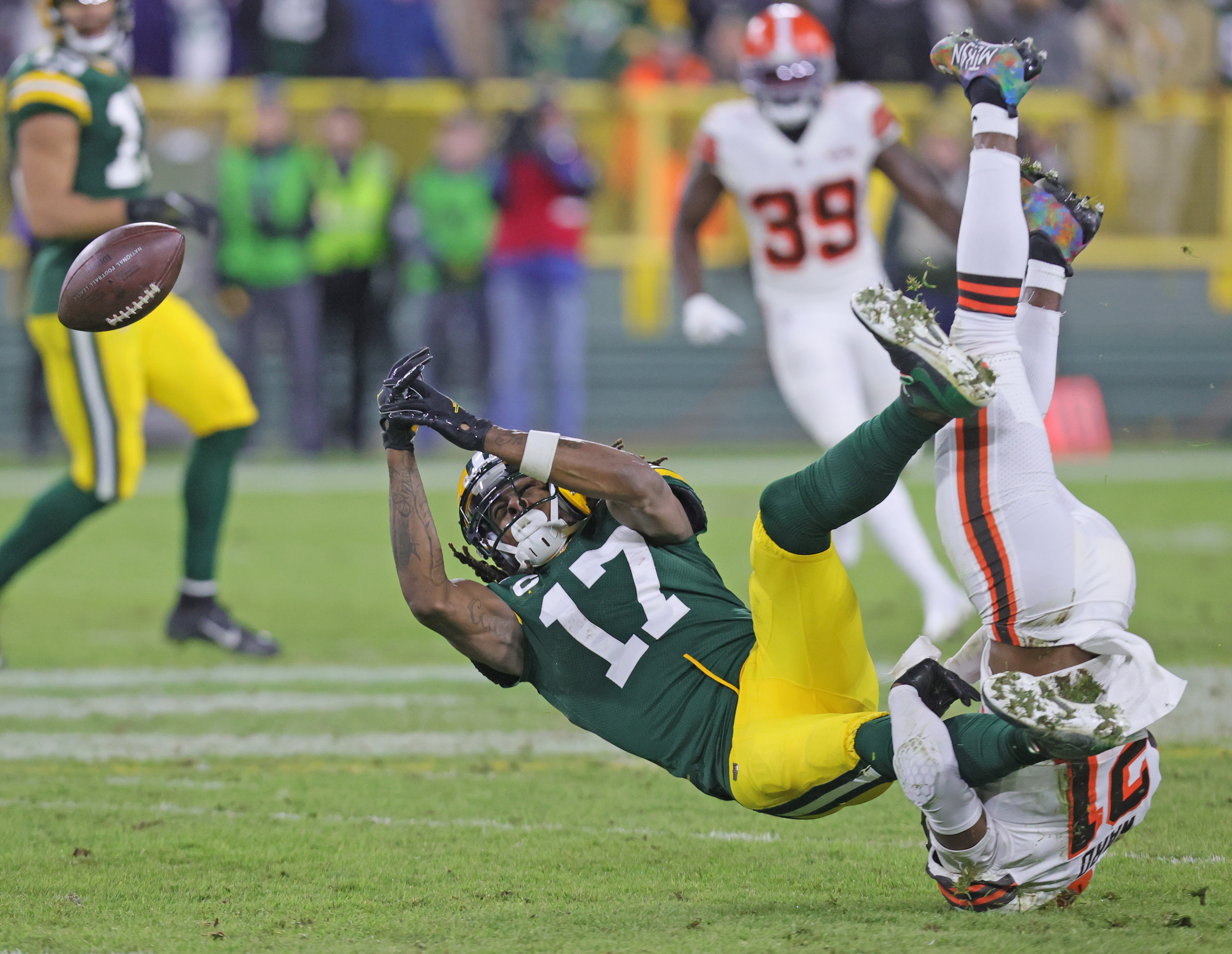 Packers give franchise tag to All-Pro receiver Davante Adams