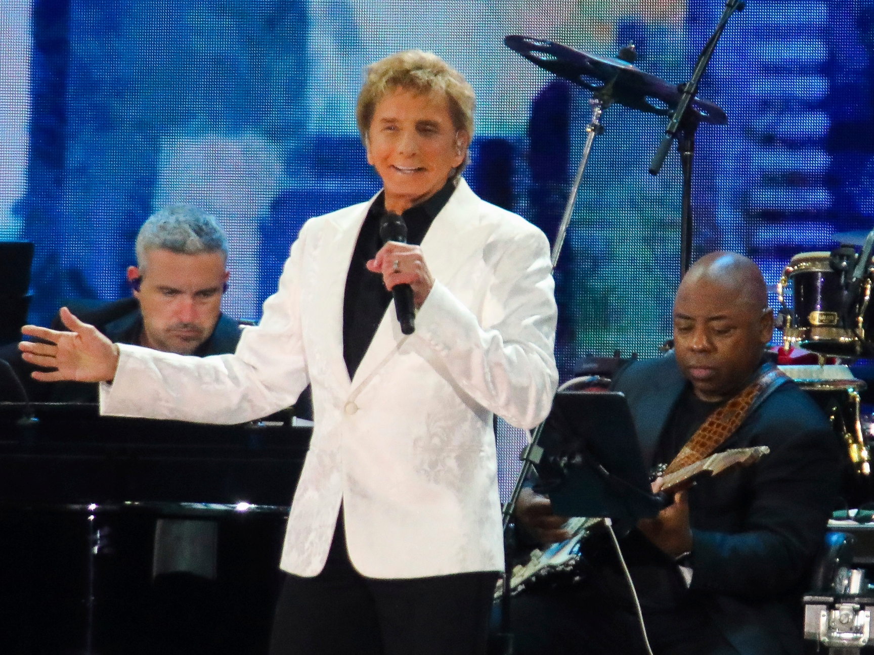 barry manilow on tour