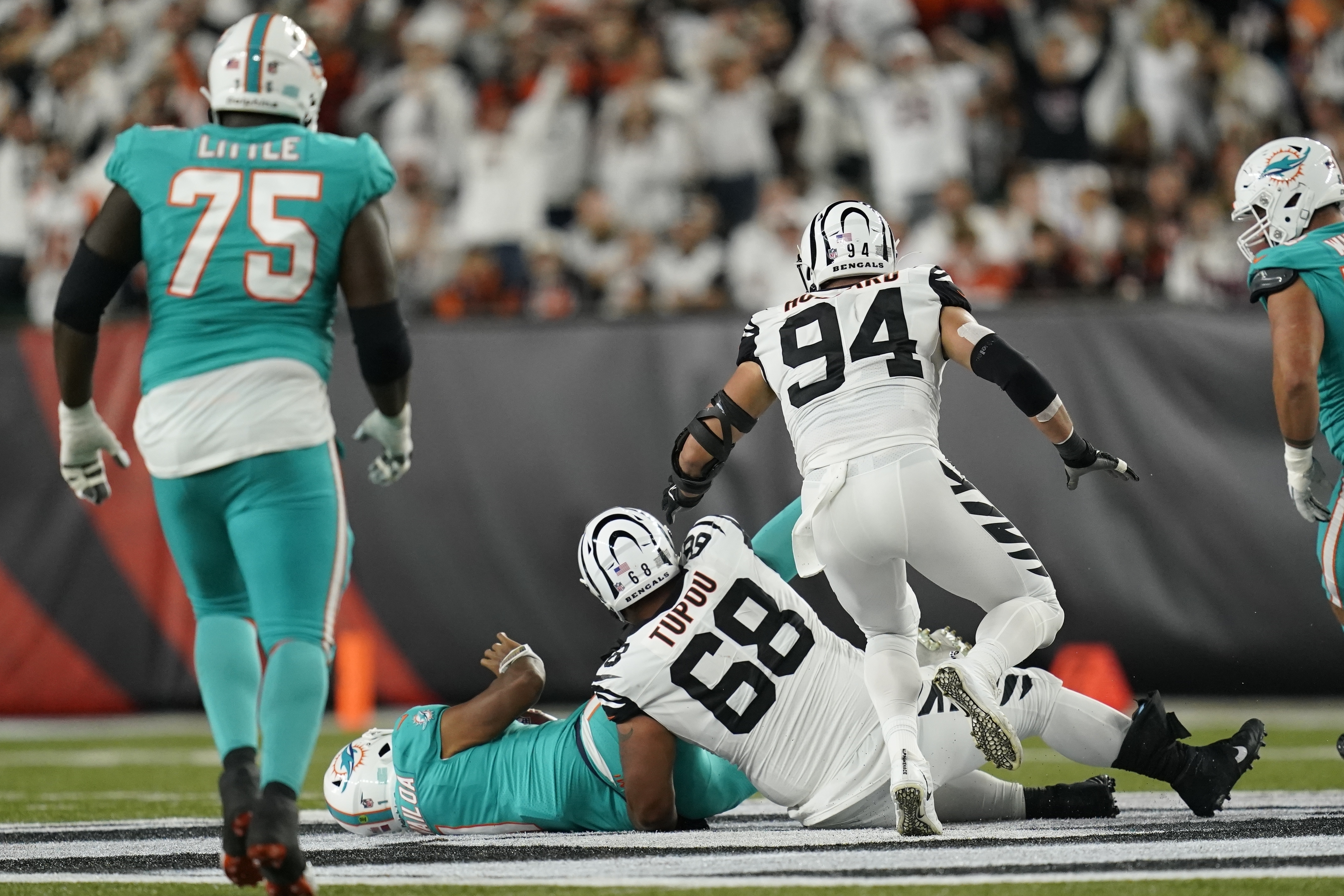 Cincinnati Bengals defensive tackle Josh Tupou (68) reacts during