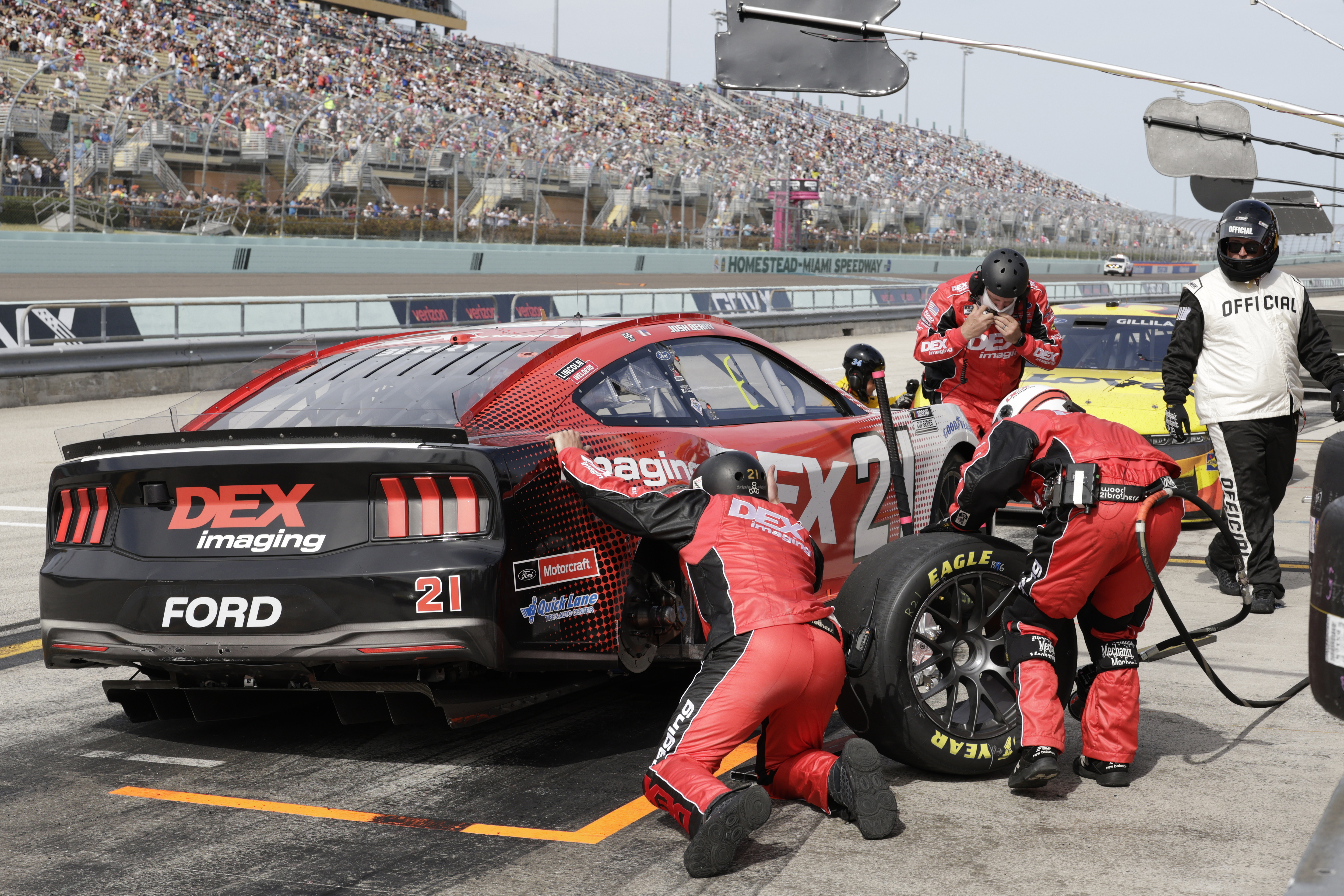 Kyle Larson wins Cup Series at Homestead, finishes one race shy of