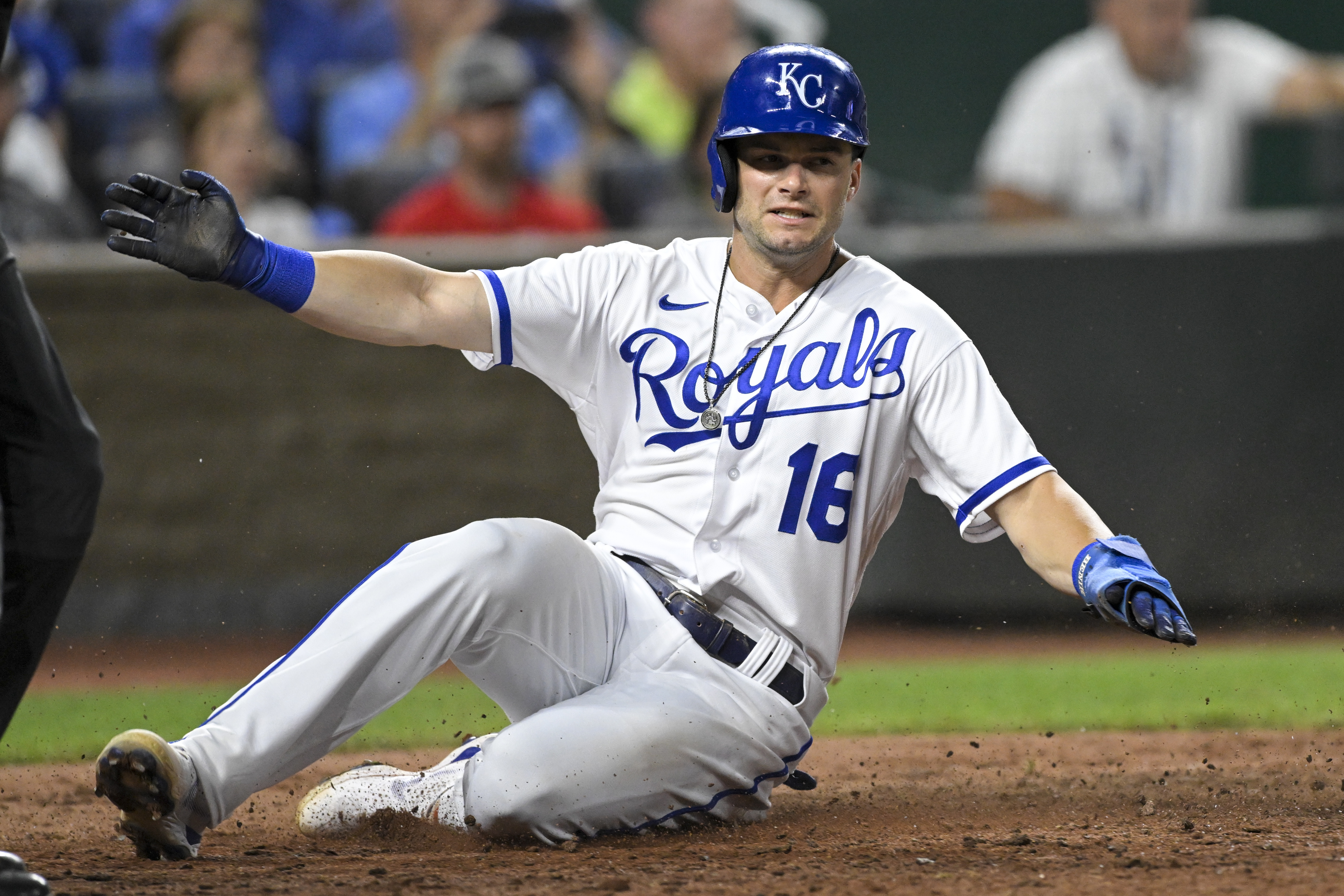 Are Yankees still interested in unvaccinated Andrew Benintendi of Royals?  Someone thinks so 