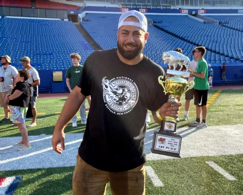 Syracuse restaurant brings home 2 trophies from Buffalo wing festival