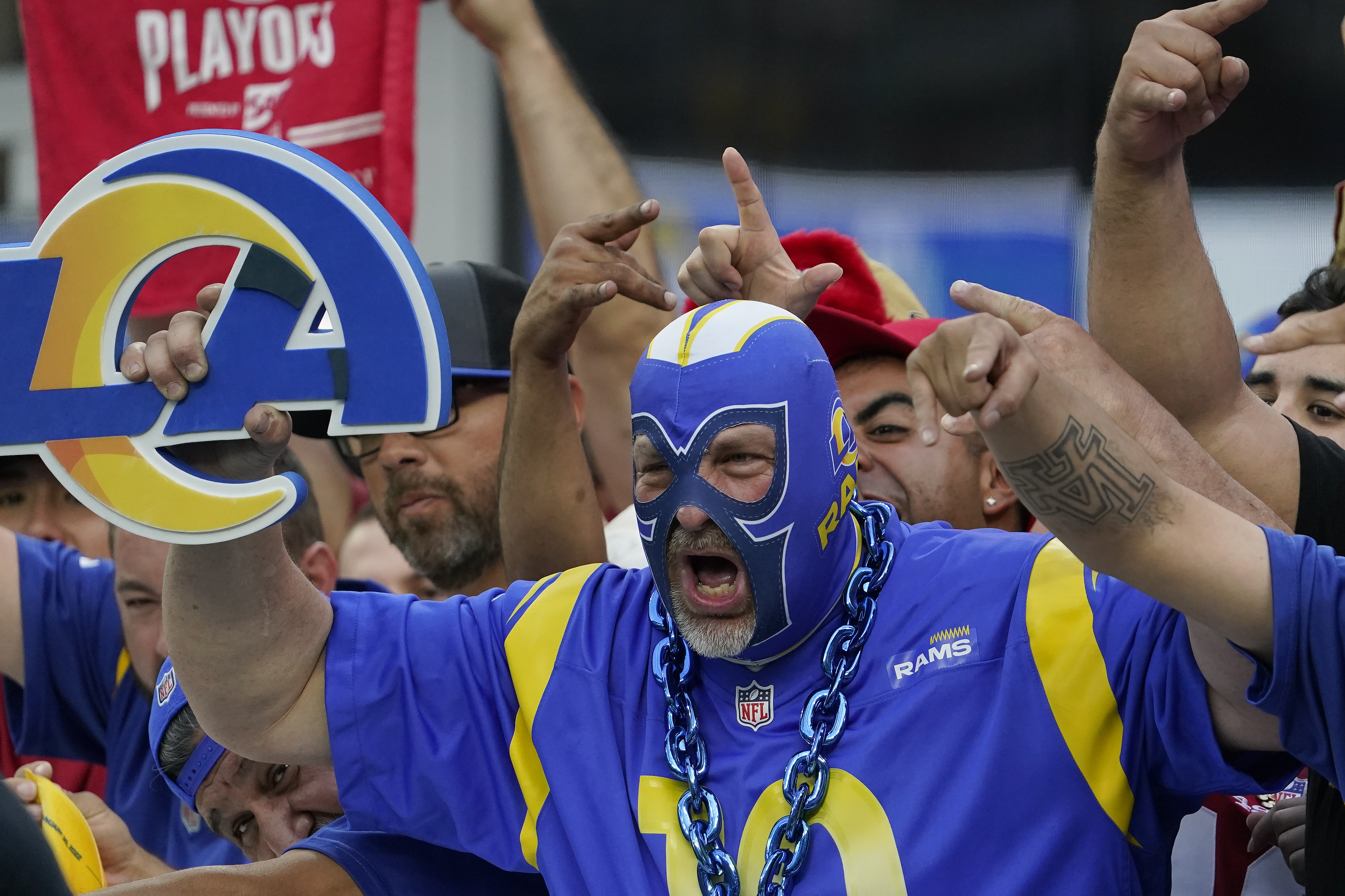L.A. Rams Super Bowl parade: Fans reckon with smaller fanbase, boast  hopeful future