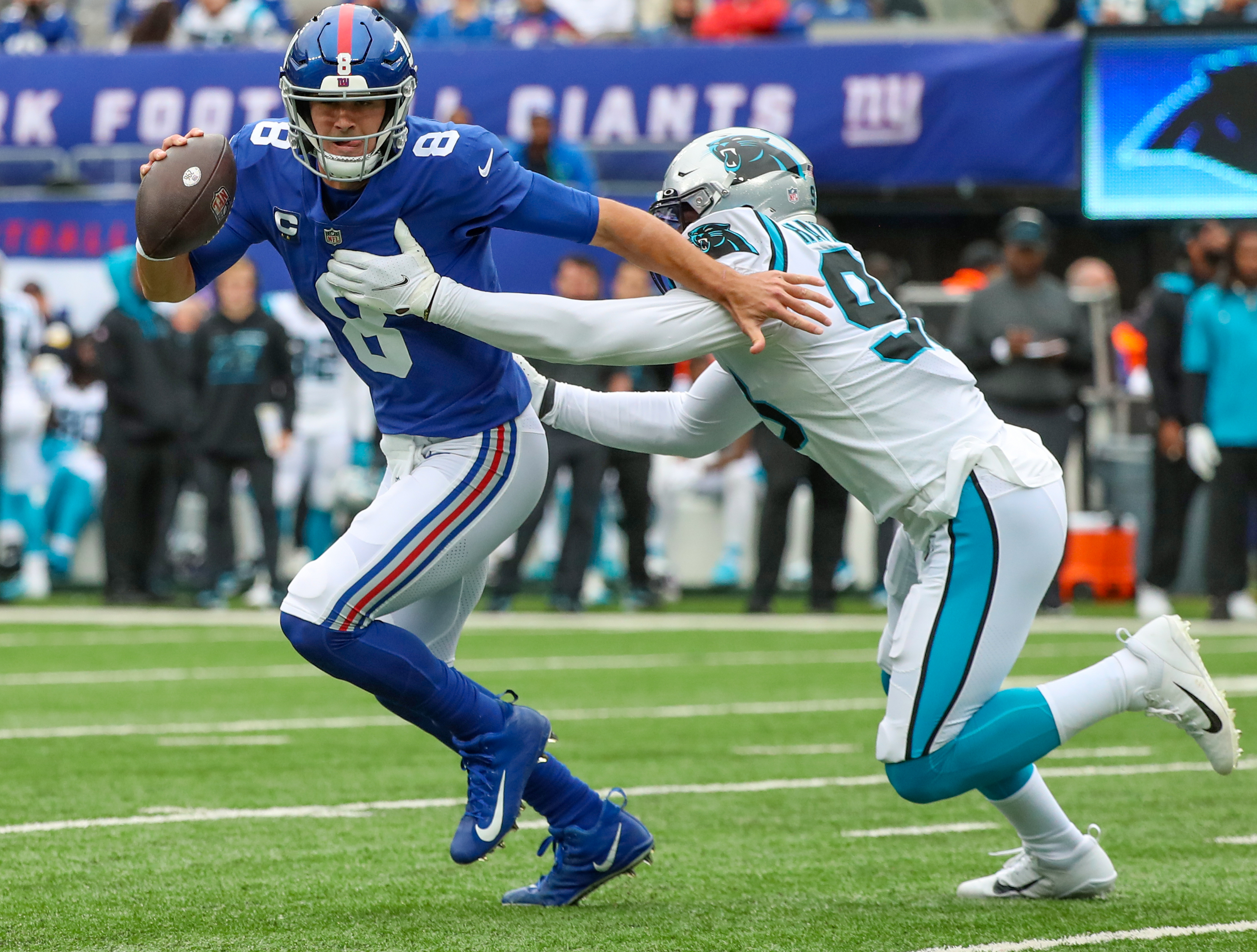 Daniel Jones hooks up with Dante Pettis on 33-yard TD