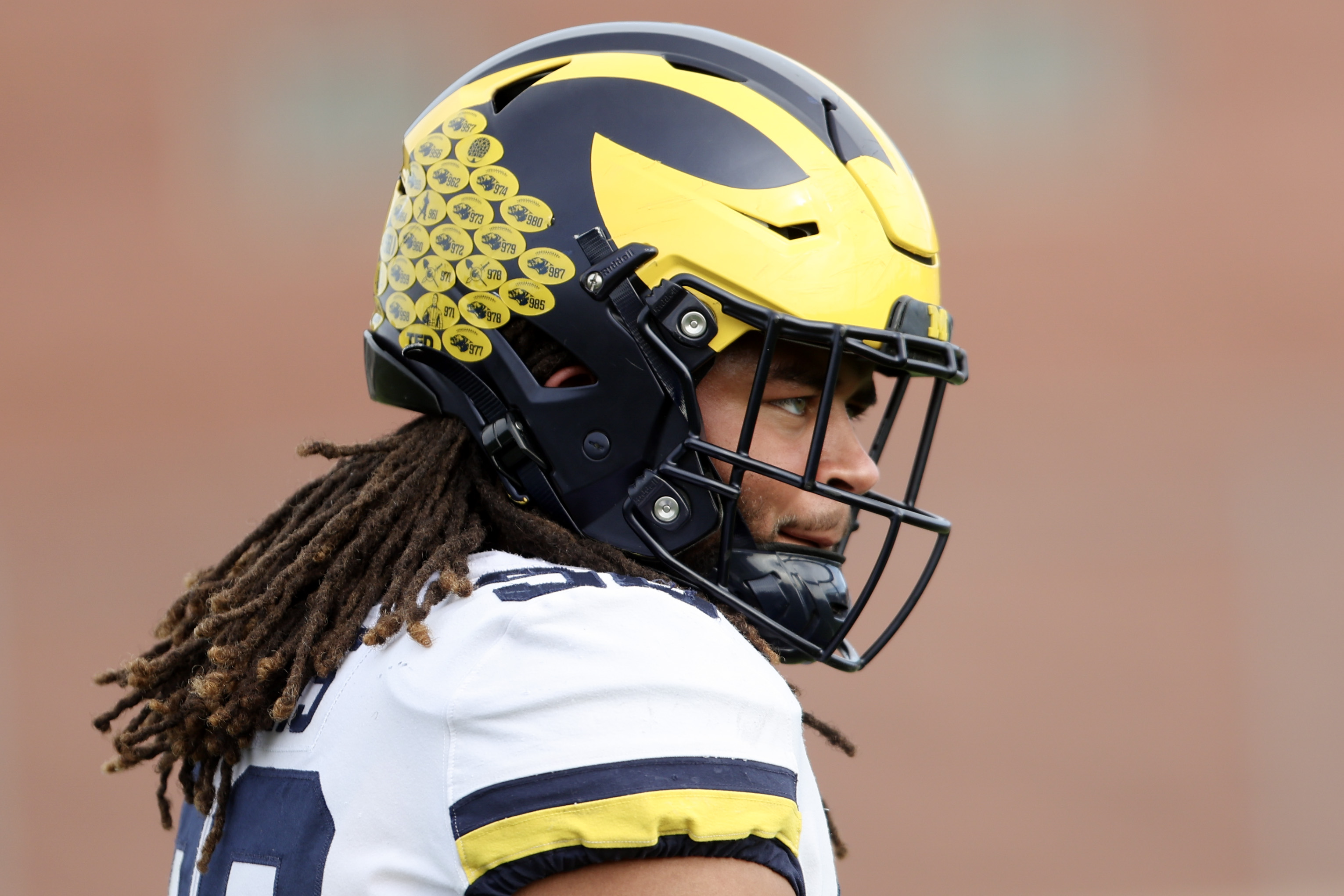 Aidan Hutchinson draft rumors: Michigan DE declares for 2022 NFL Draft,  favored to be No. 1 overall pick - DraftKings Network