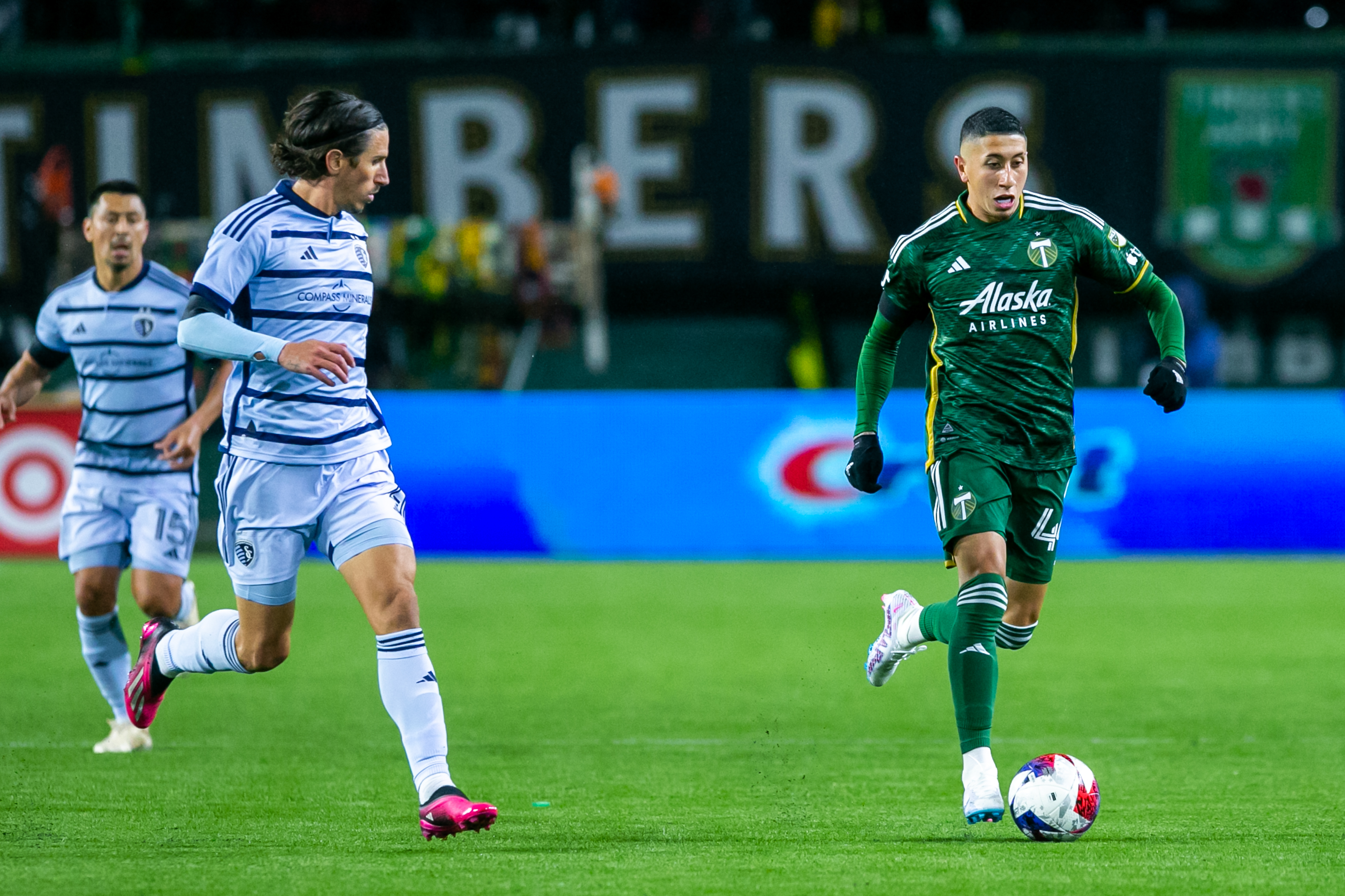 Former Oregon State Beavers soccer star Khiry Shelton traded to Sporting  Kansas City 