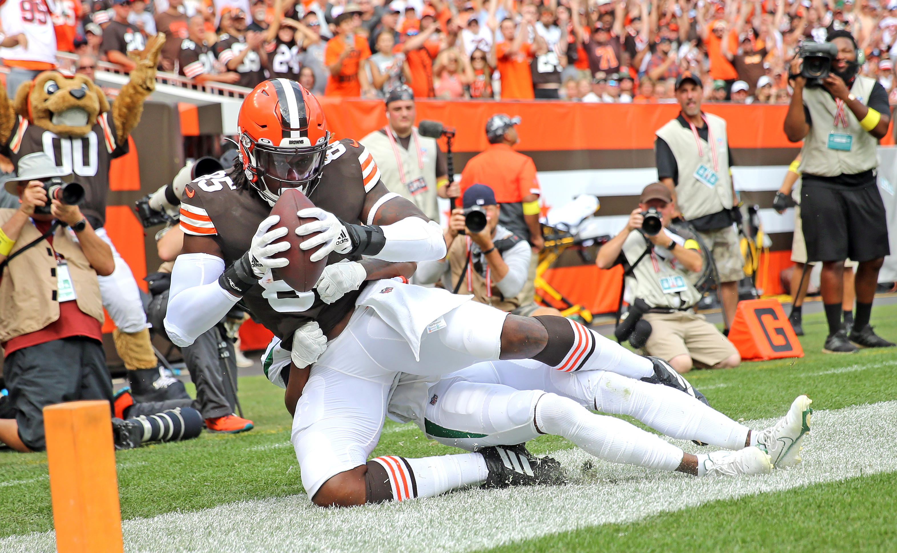 Cleveland Browns tight end David Njoku, 2022 - cleveland.com