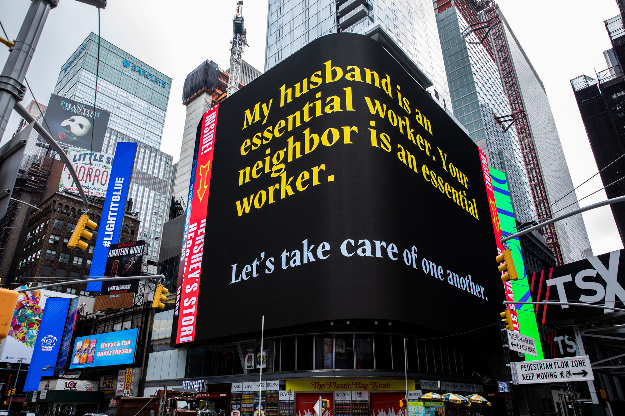 bolsas made from billboards