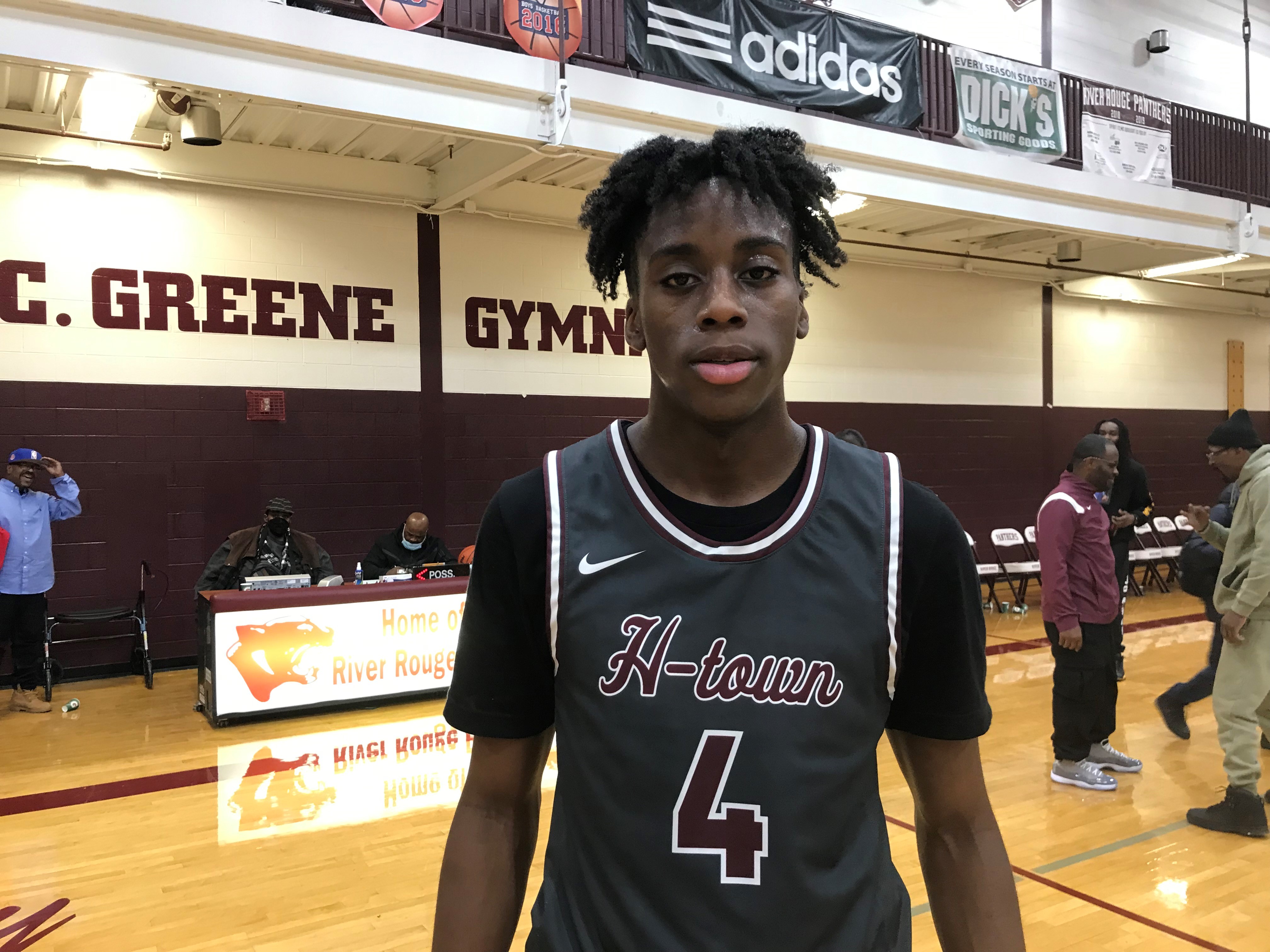 Robert Davis Jr. hits seven 3′s to lift Hamtramck to a 70-59 road win over  River Rouge 