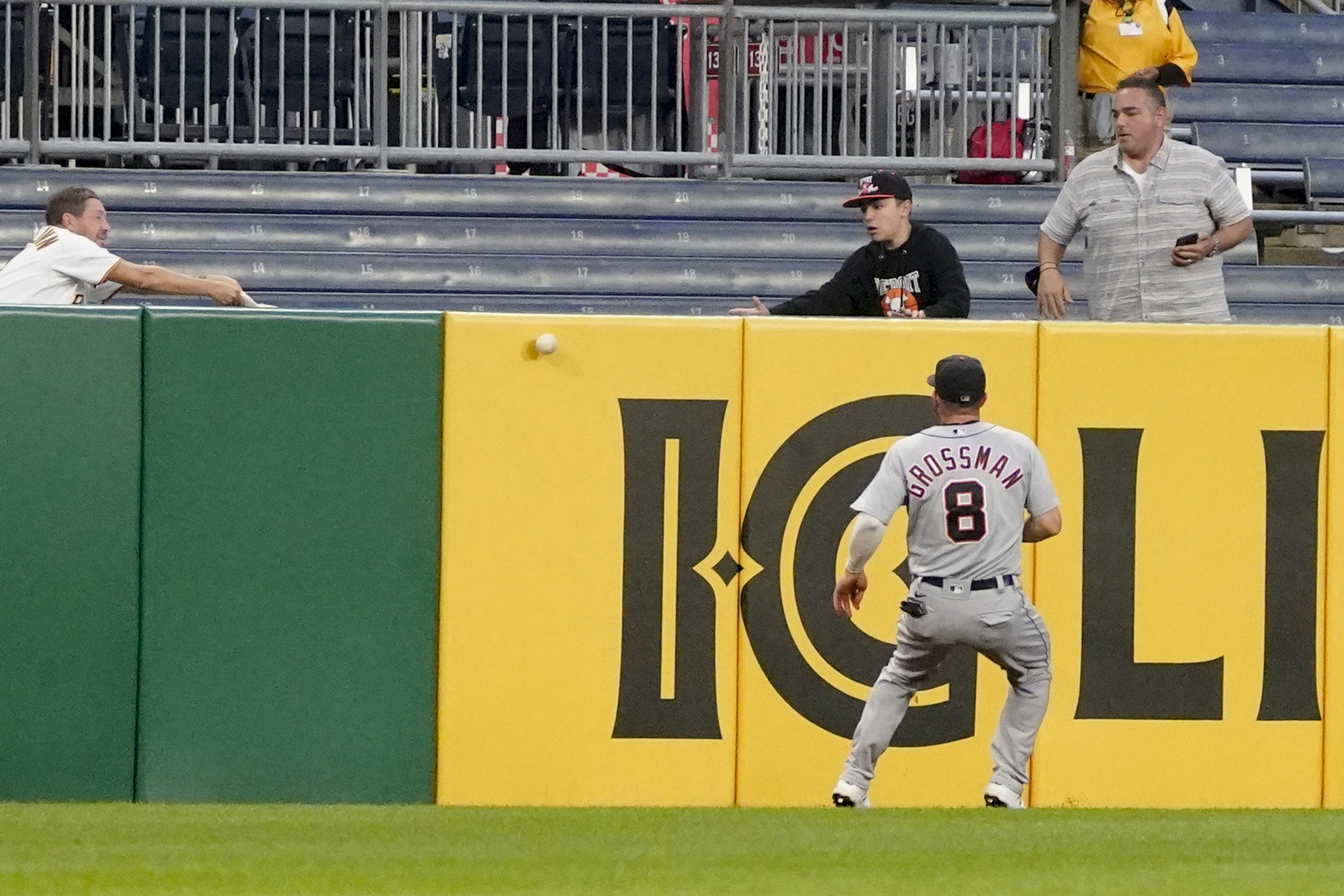 Miguel Cabrera by Guy Stauber  Detroit tigers baseball, Detroit tigers,  Mlb detroit tigers