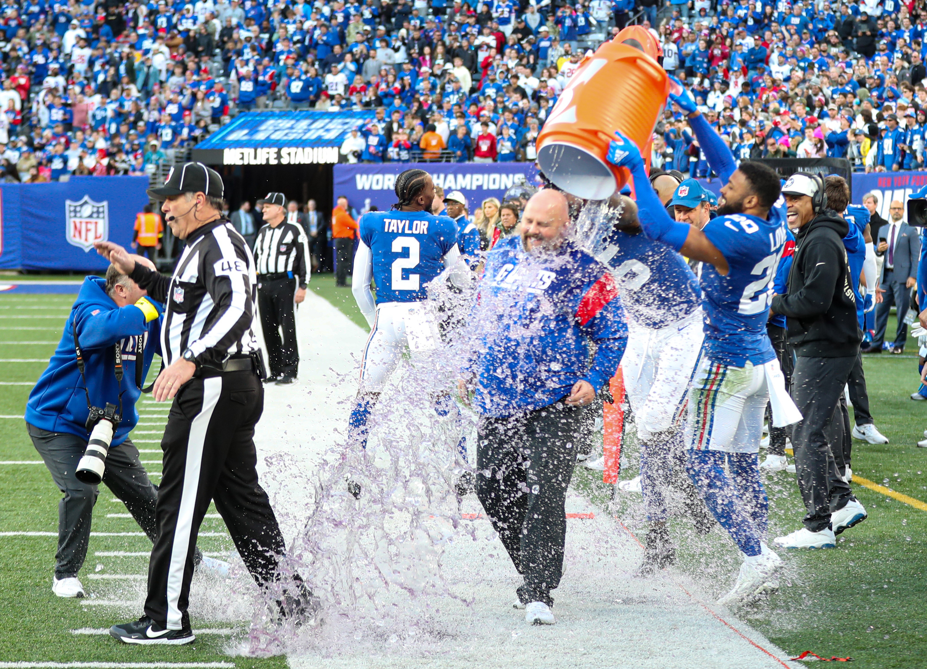 Daniel Jones received a standing ovation from the MetLife Stadium crowd -  and high praise from his teammates and coaches - after leading…