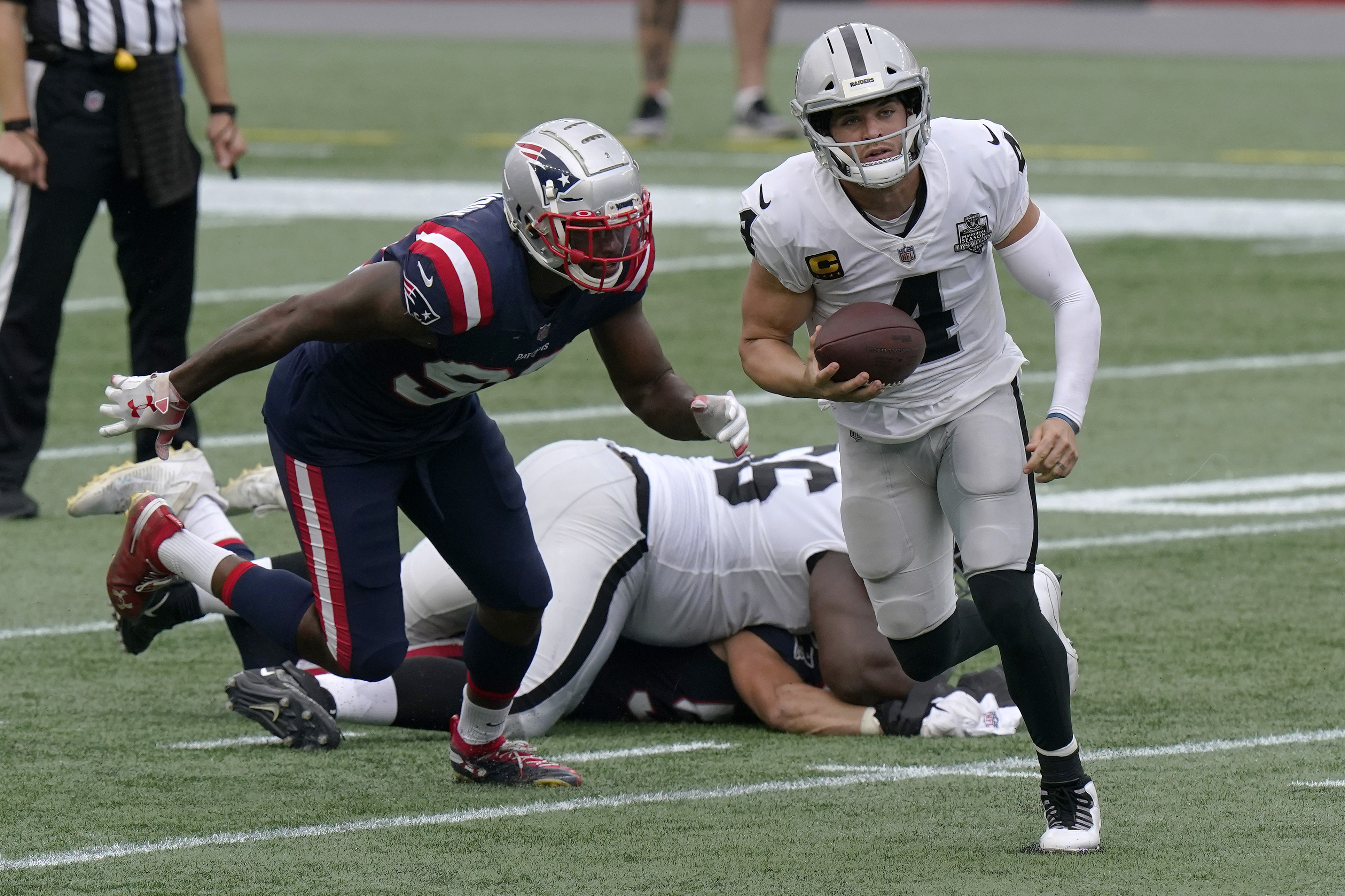 NFL roundup: Patriots fumble away game to Raiders on last play